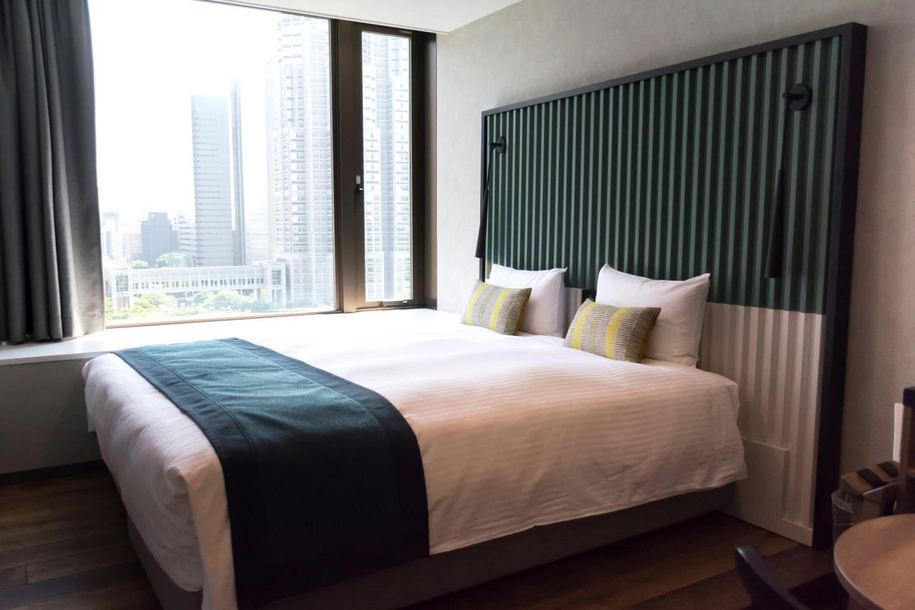 17sqm Superior Hollywood Room on the Top Floor with Park View - Non-Smoking