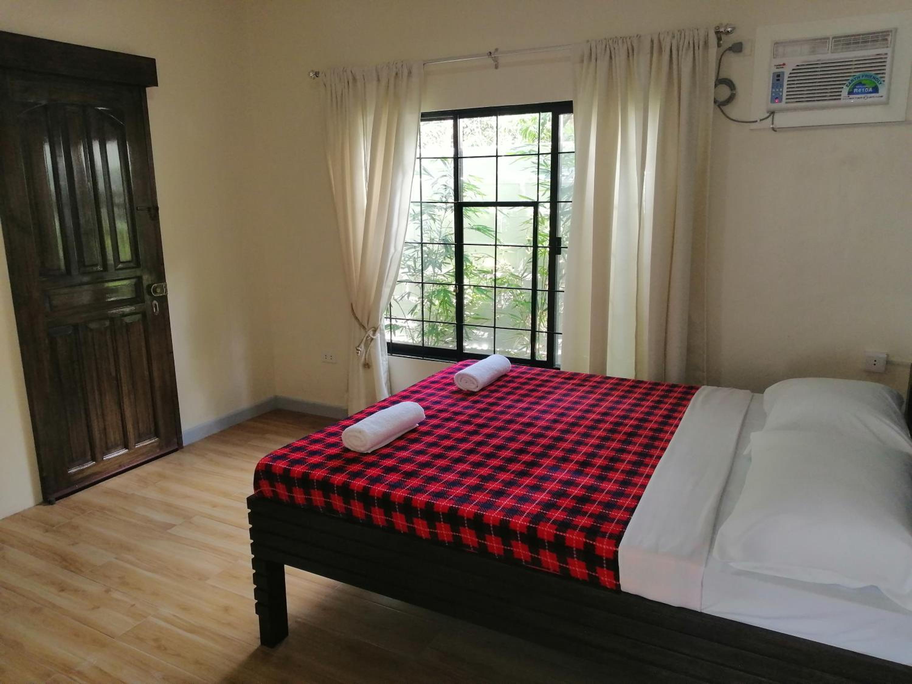 Two-Bedroom House - Photo 4