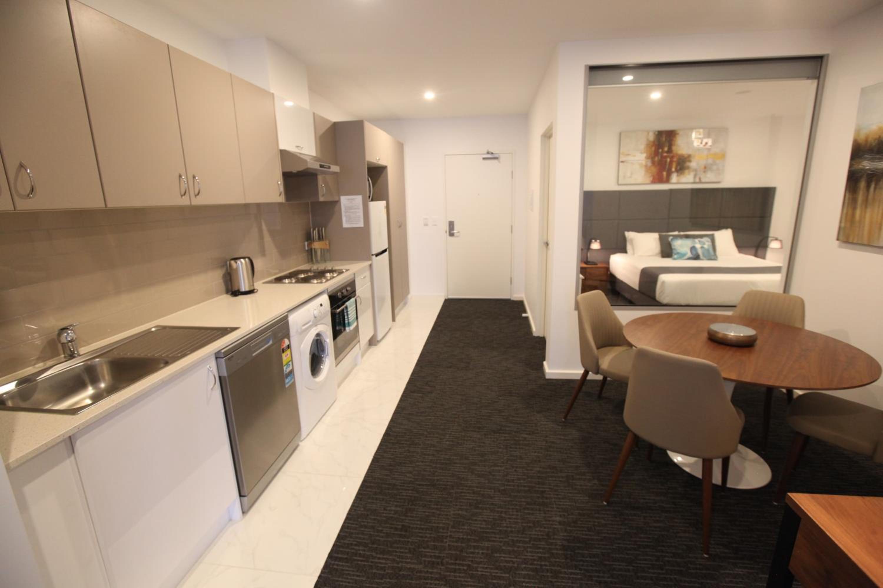 Premier Two-Bedroom/ Two-Bathroom Apartment - Non Pet Friendly thumbnail 5