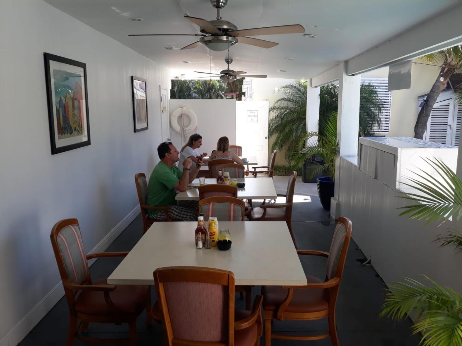 Studio Apartment photo 3