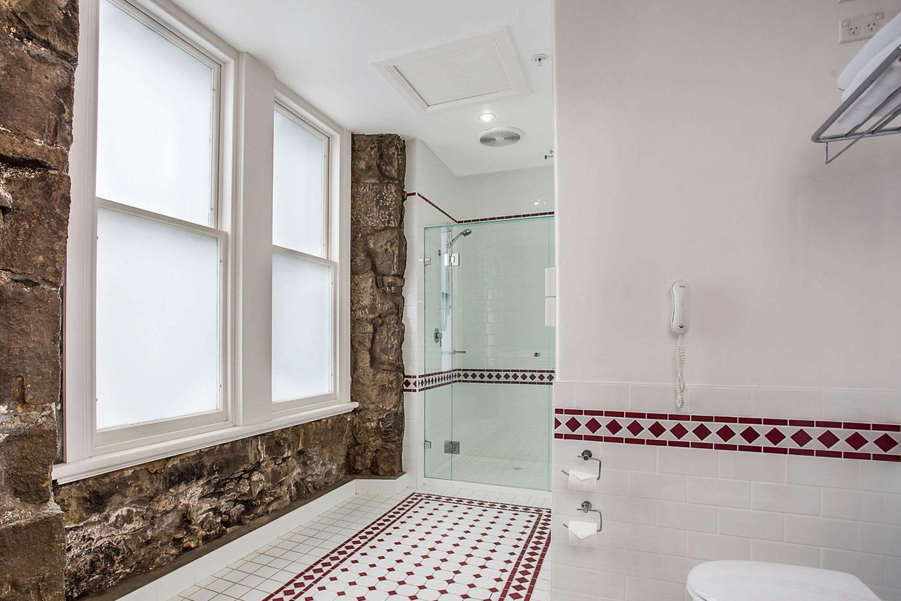 Executive Suite - Photo 6