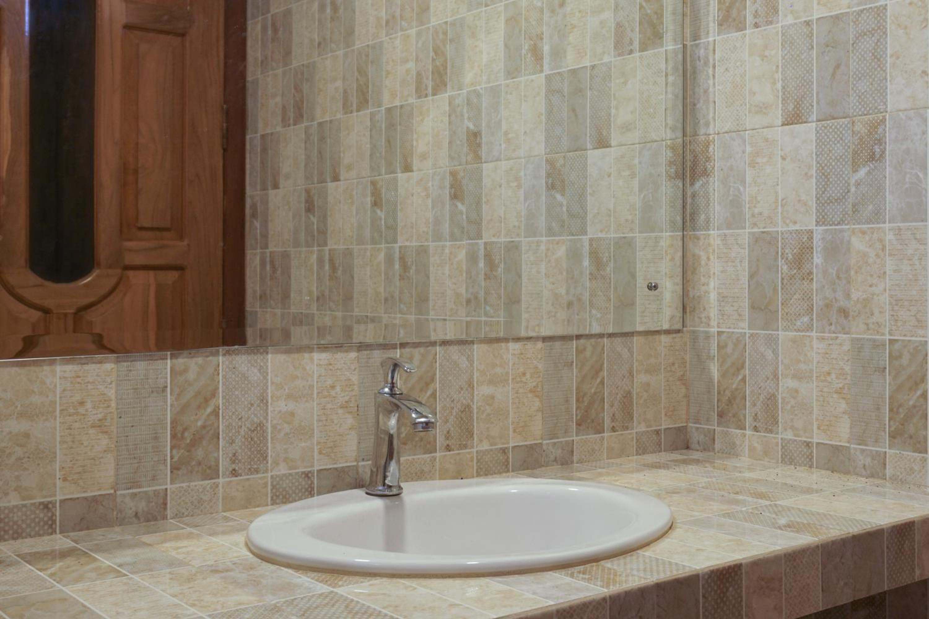Deluxe Suite - Photo 11