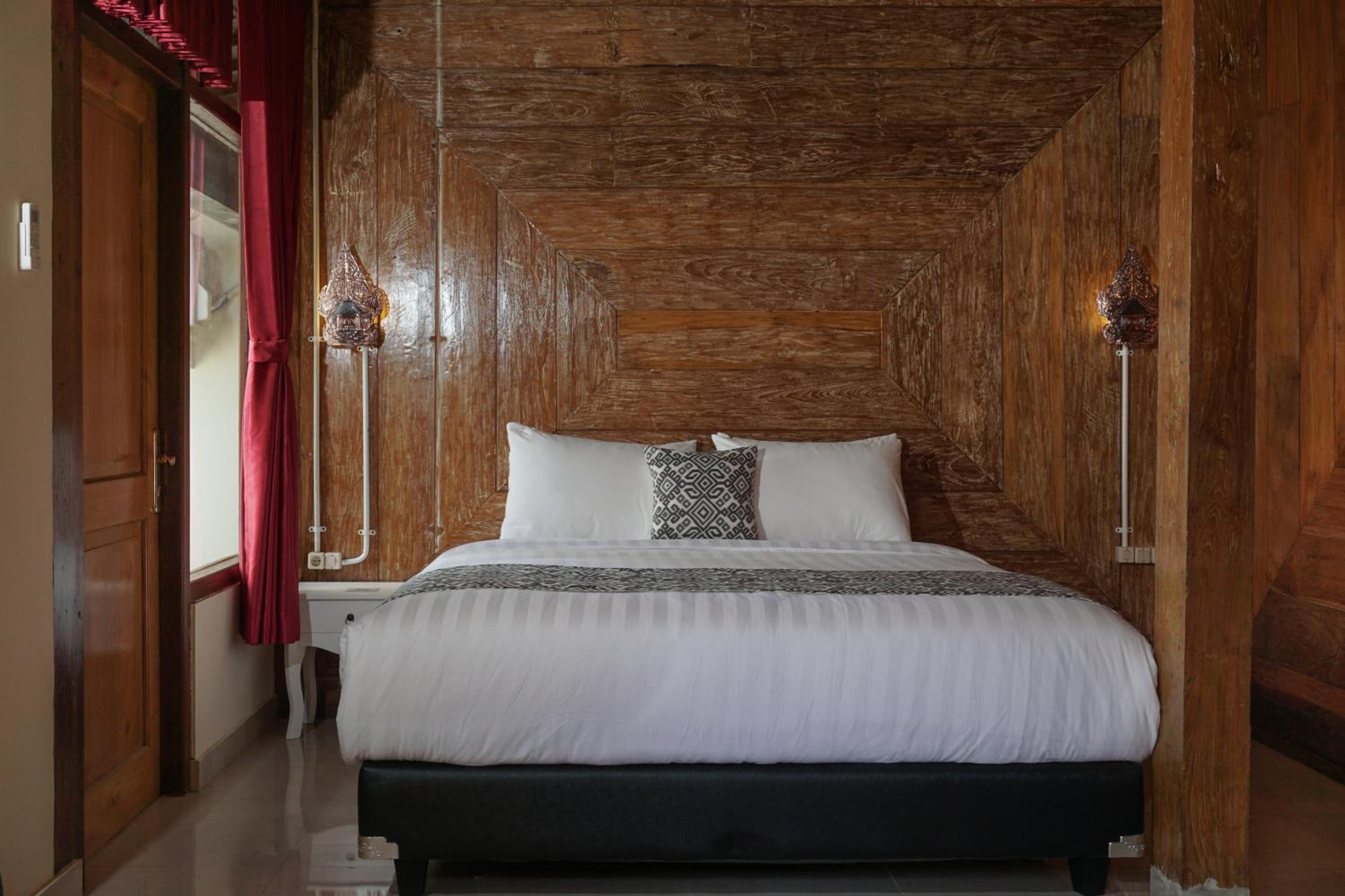 Deluxe Suite - Photo 2