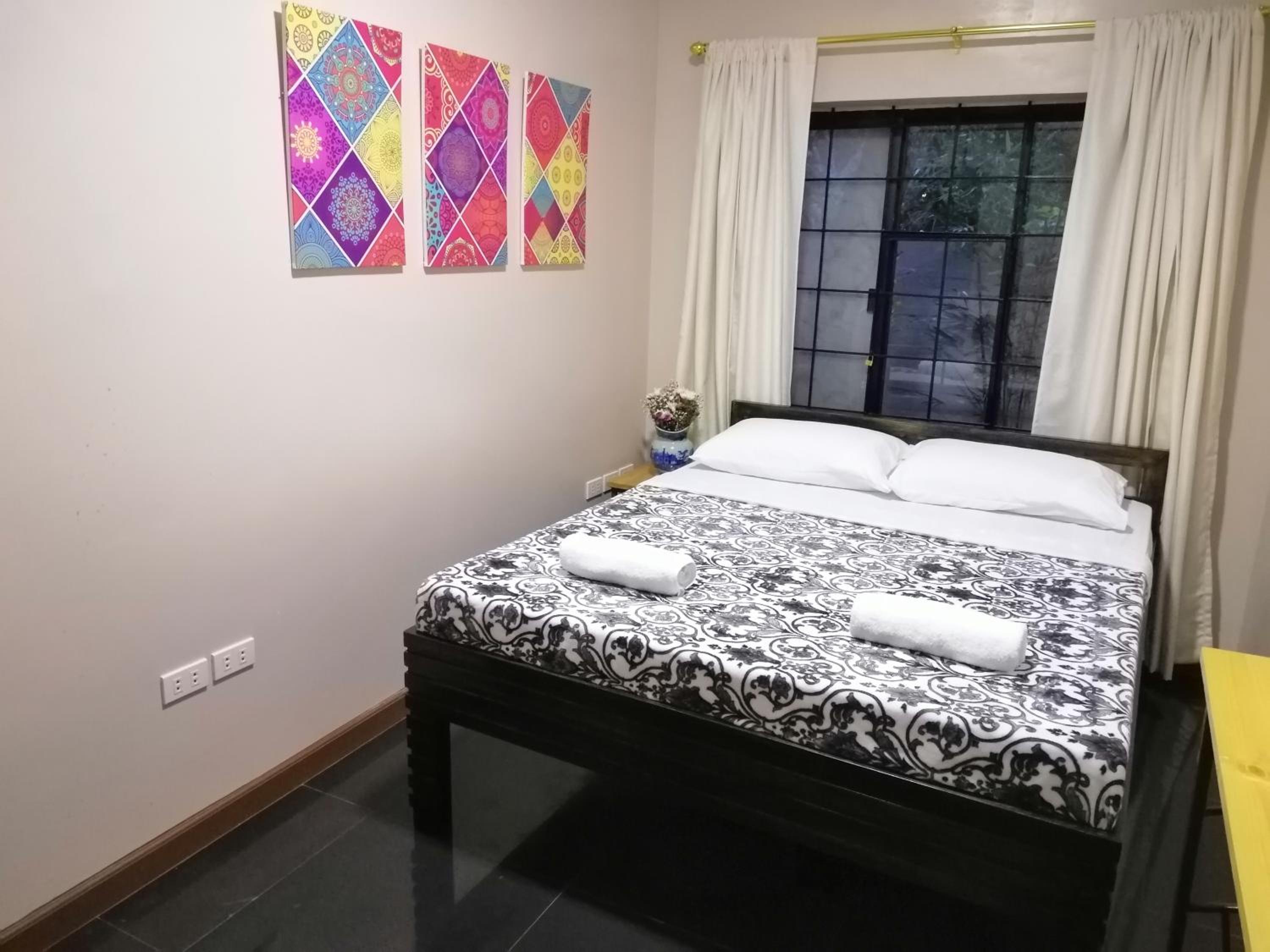 Three-Bedroom House - Photo 6