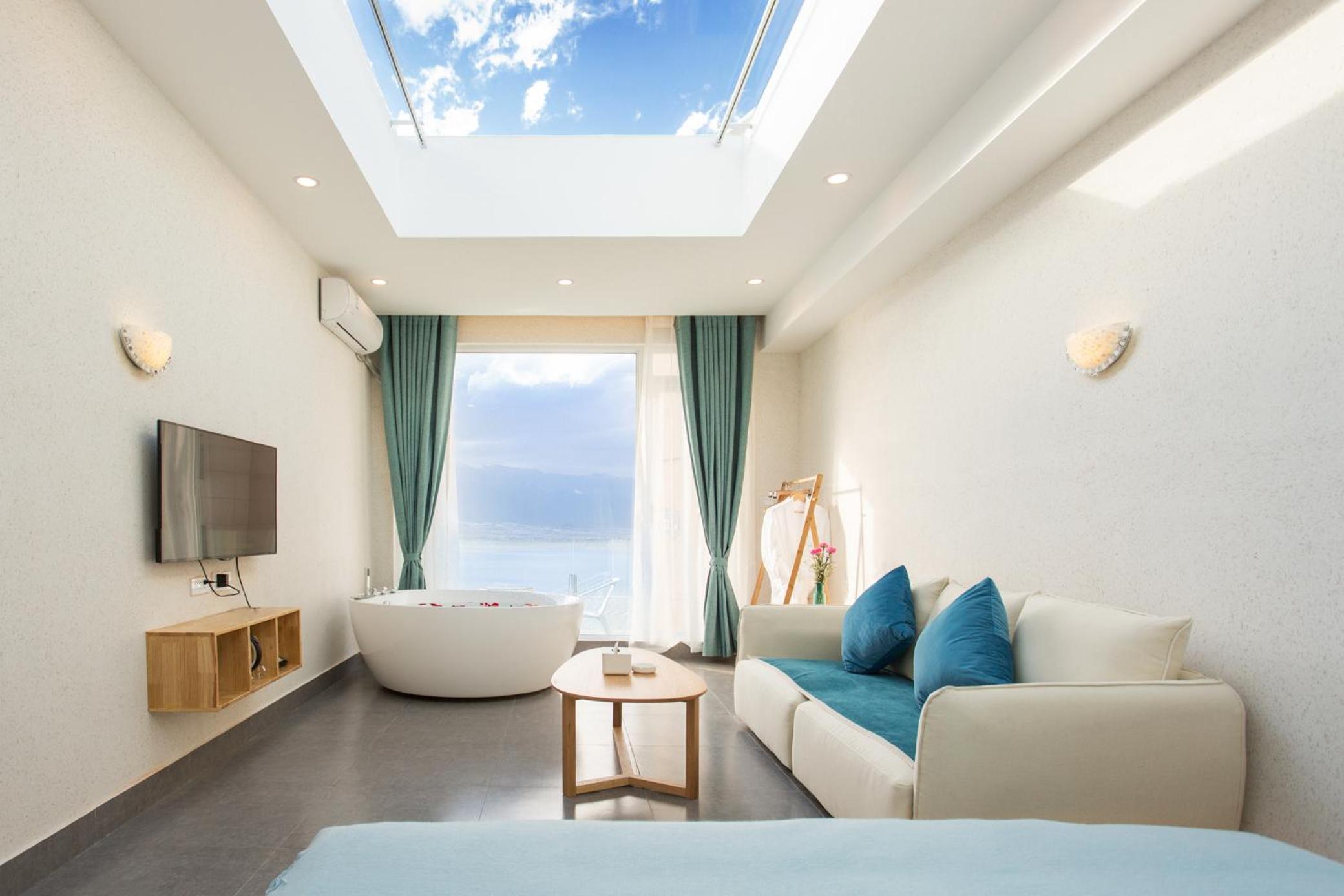 Deluxe Double Room with Balcony and Sea View photo 1