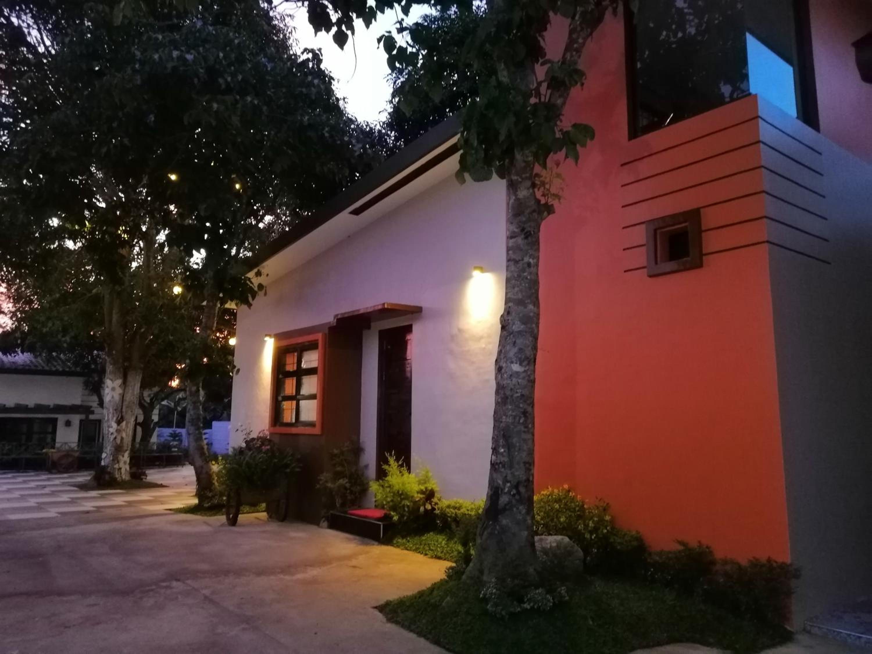 Three-Bedroom House - Photo 2