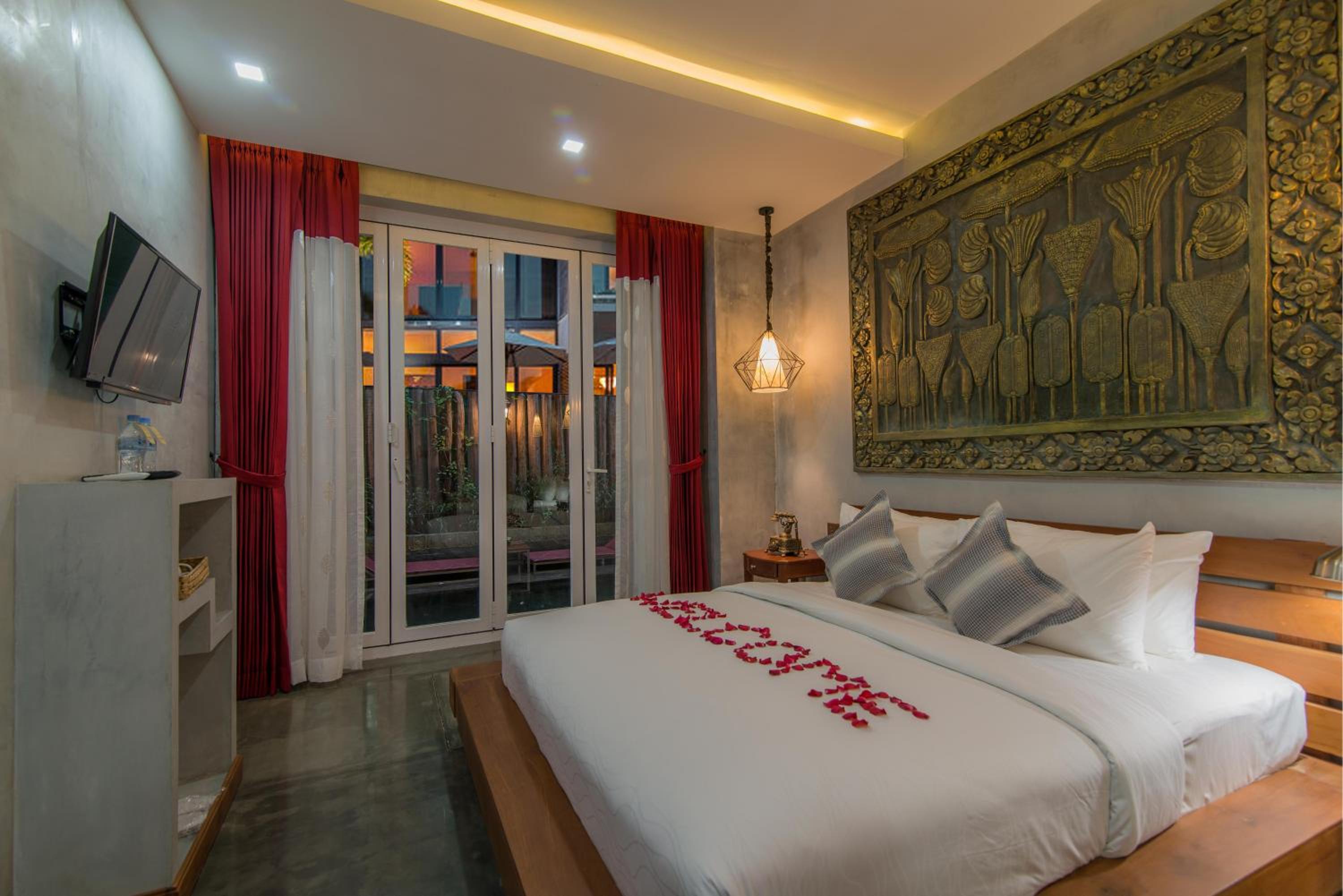 Deluxe King Suite Private Pool View - Free Pickup at Bus Station