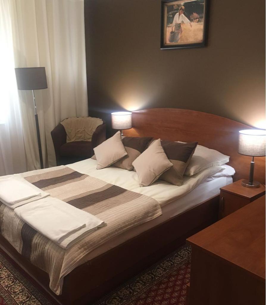 Standard King Room