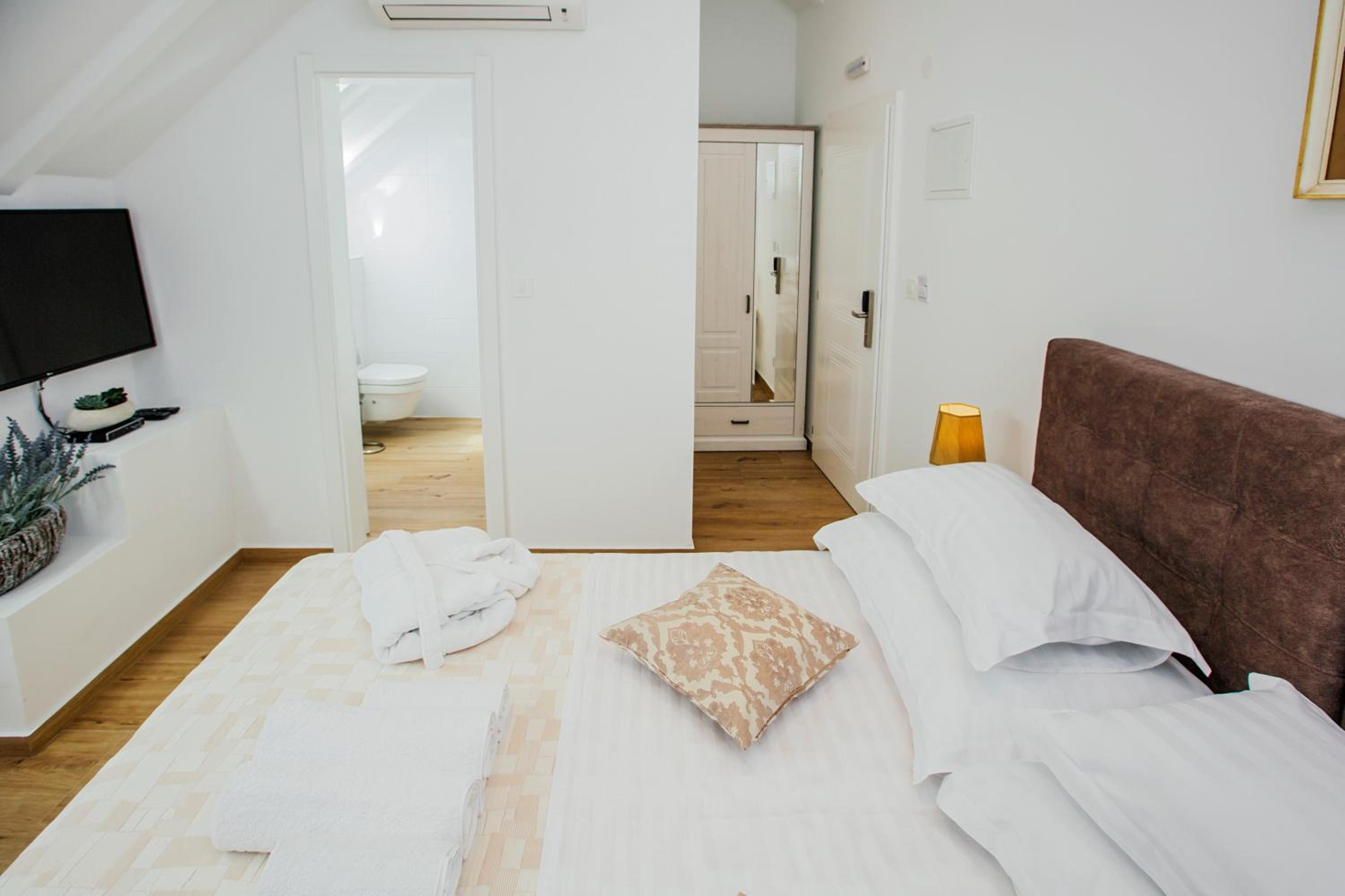 Superior Double or Twin Room photo 3