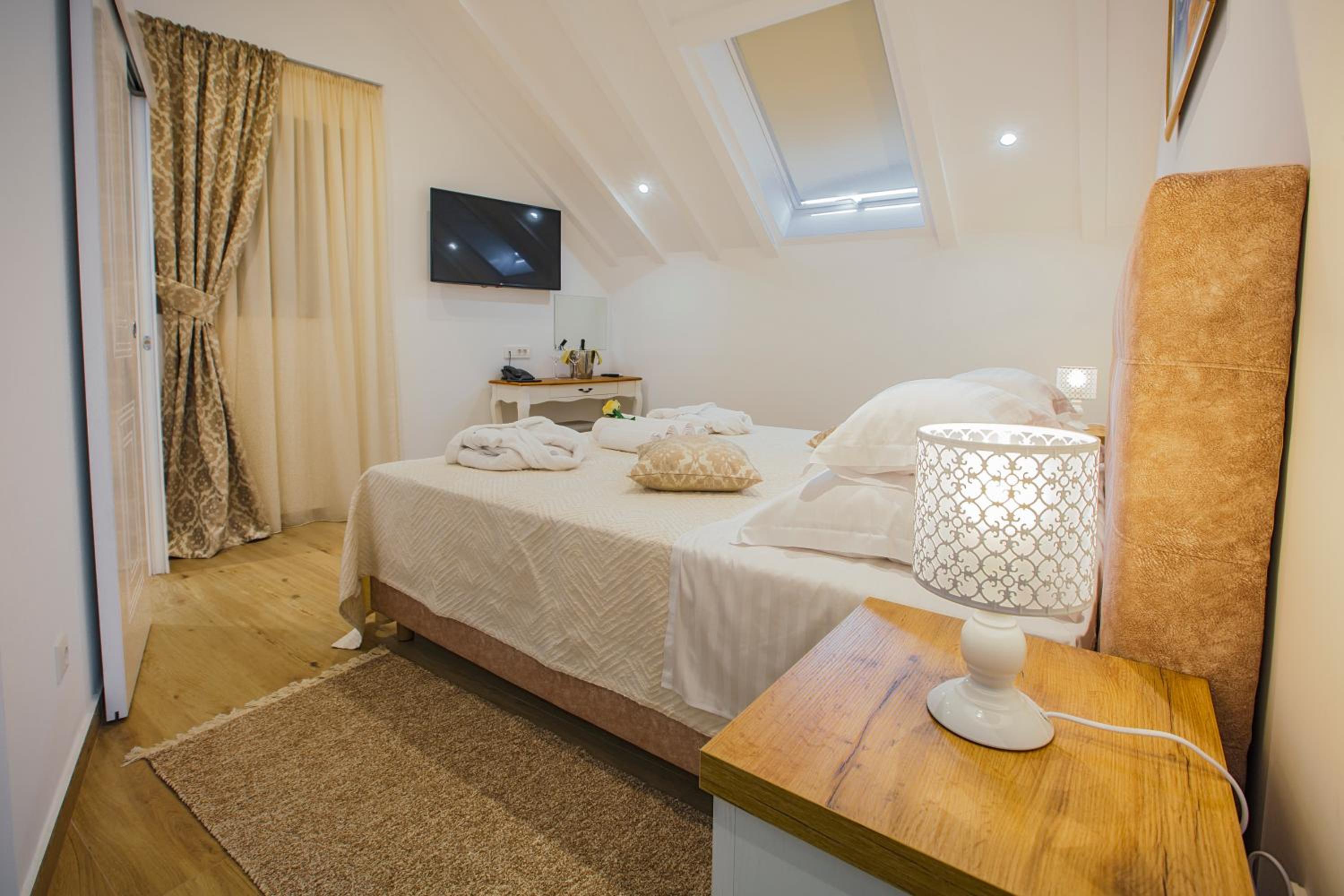 Deluxe Double or Twin Room photo 3