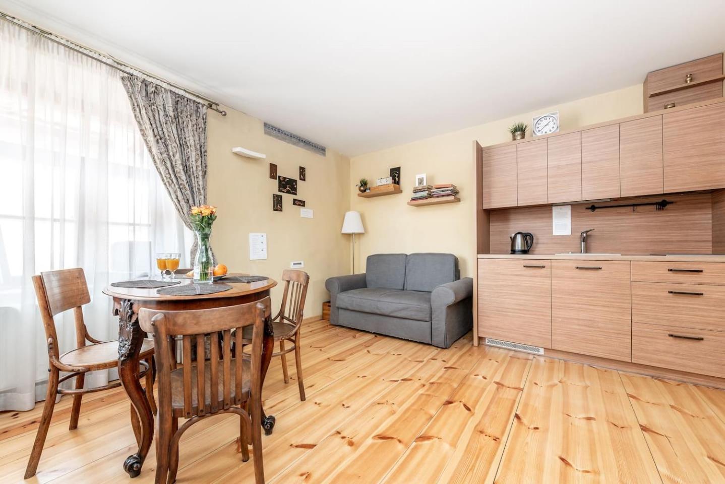 One-Bedroom Apartment - Photo 1