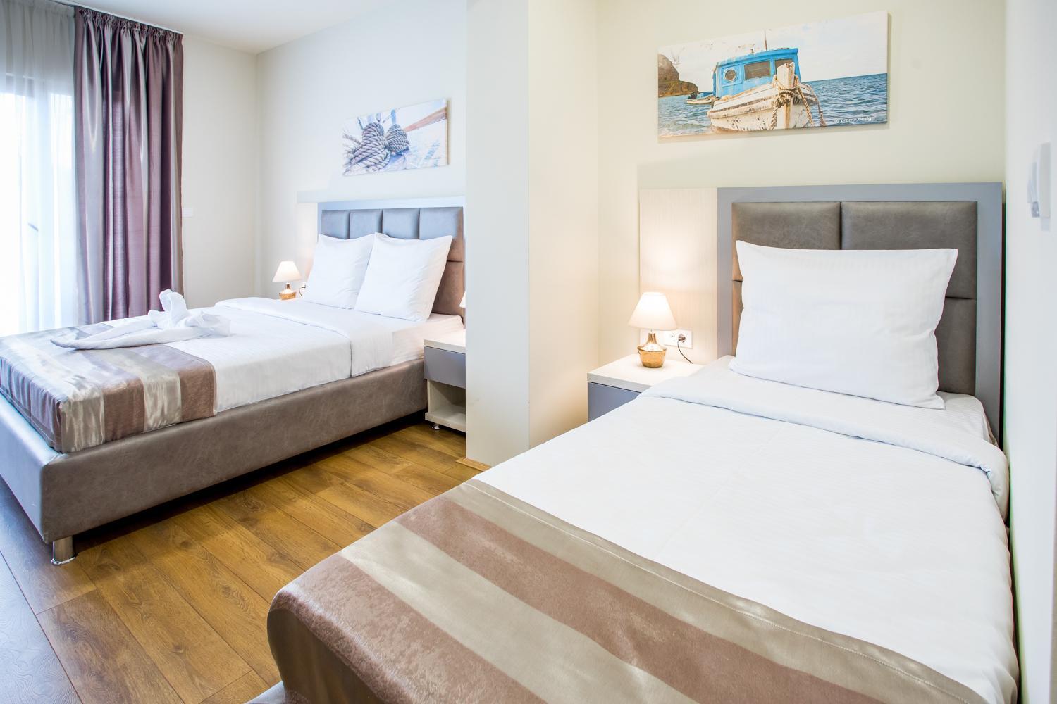 Deluxe Triple Room with Sea View - Photo 10