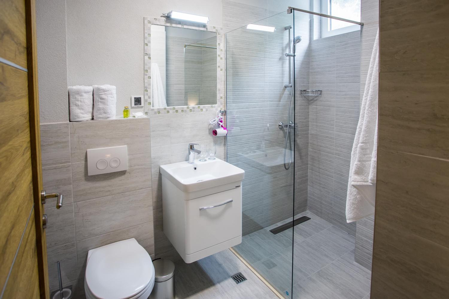 Deluxe Double Room with Sea View - Photo 15
