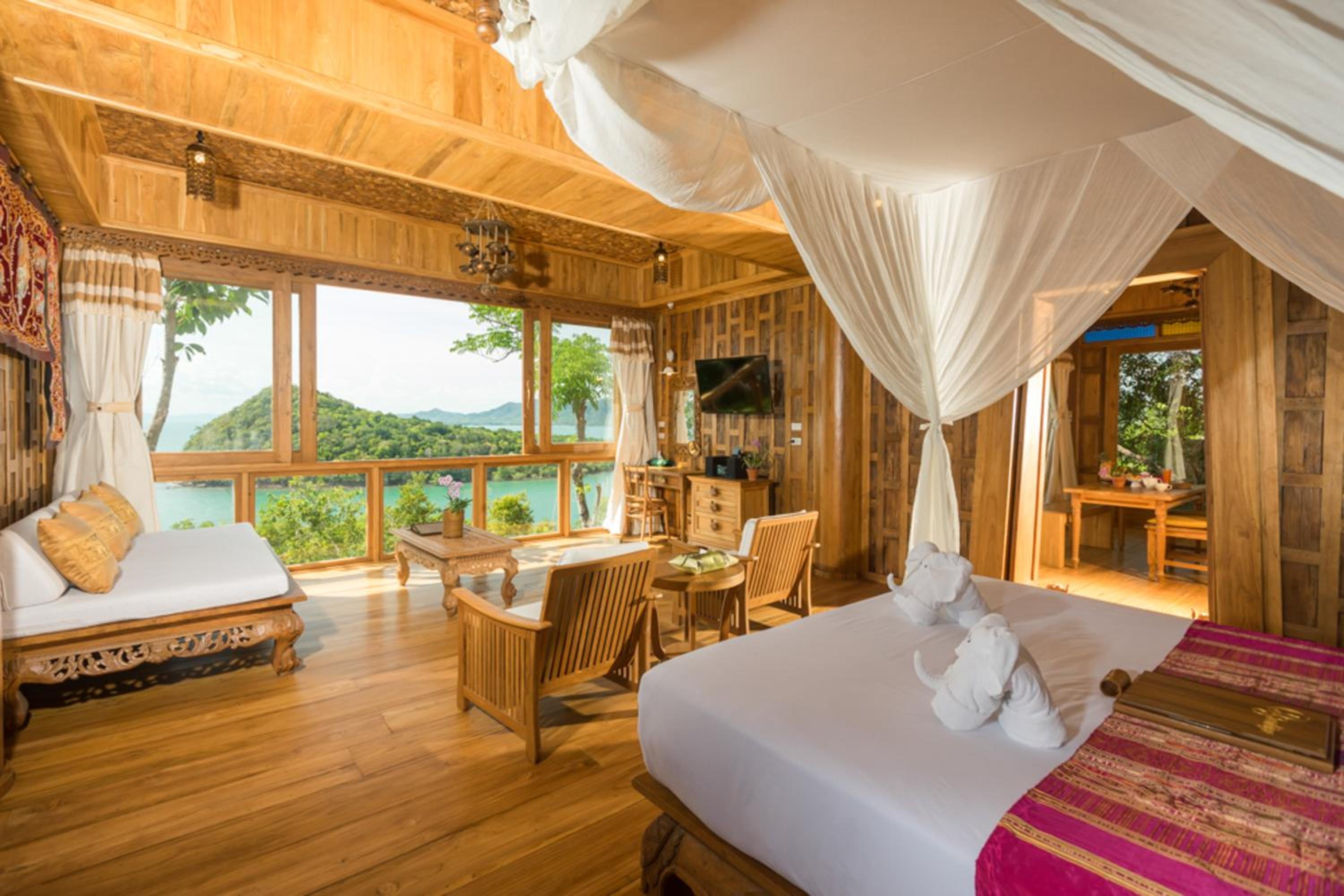 Seawater Pool Suite