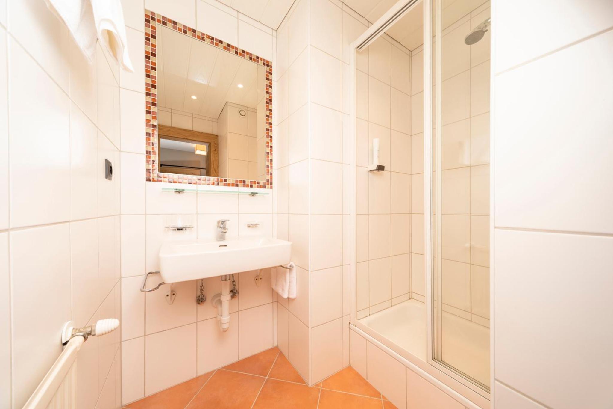 Double Room with Balcony - Photo 5