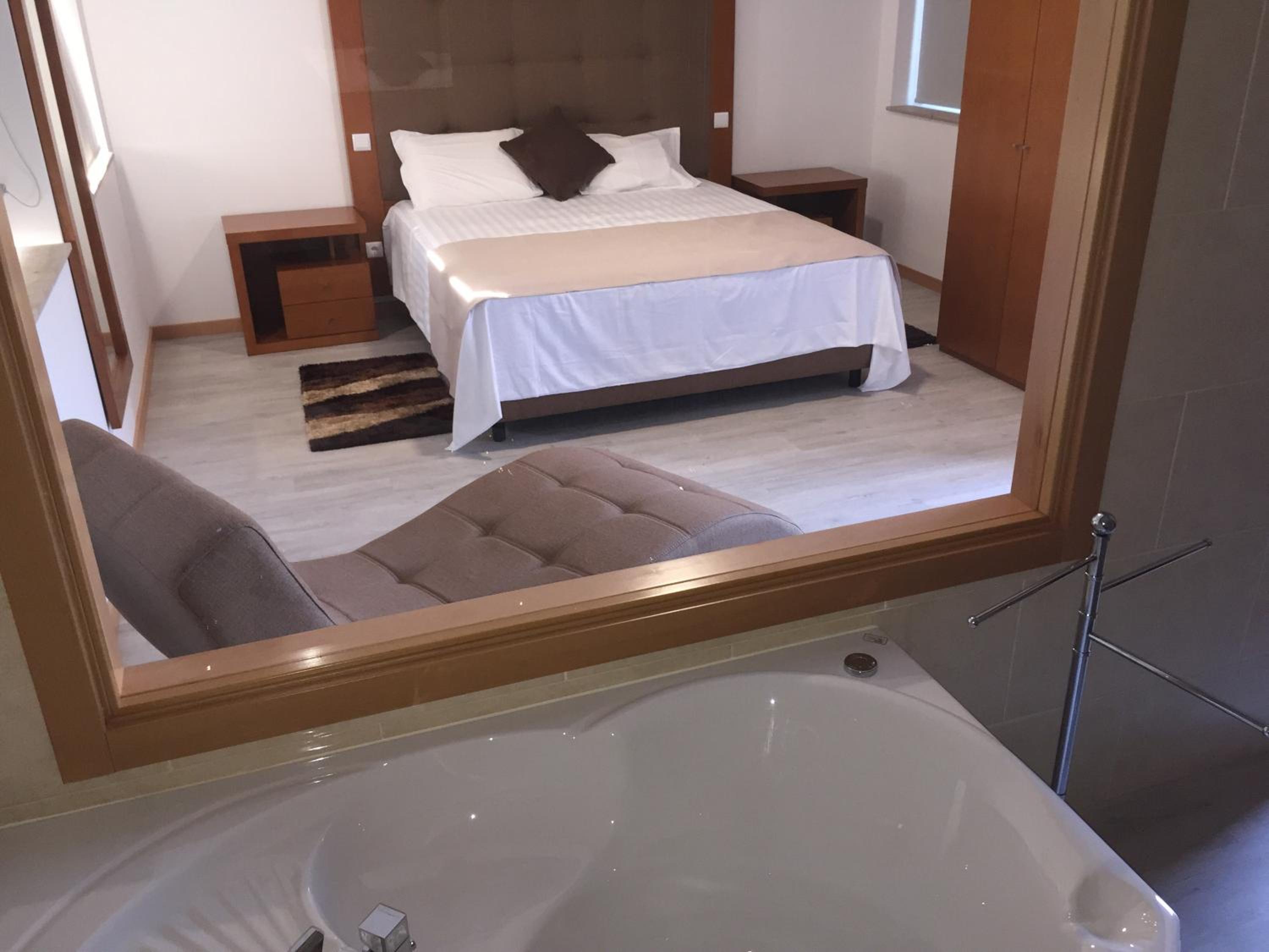 King Room with Spa Bath - Photo 9