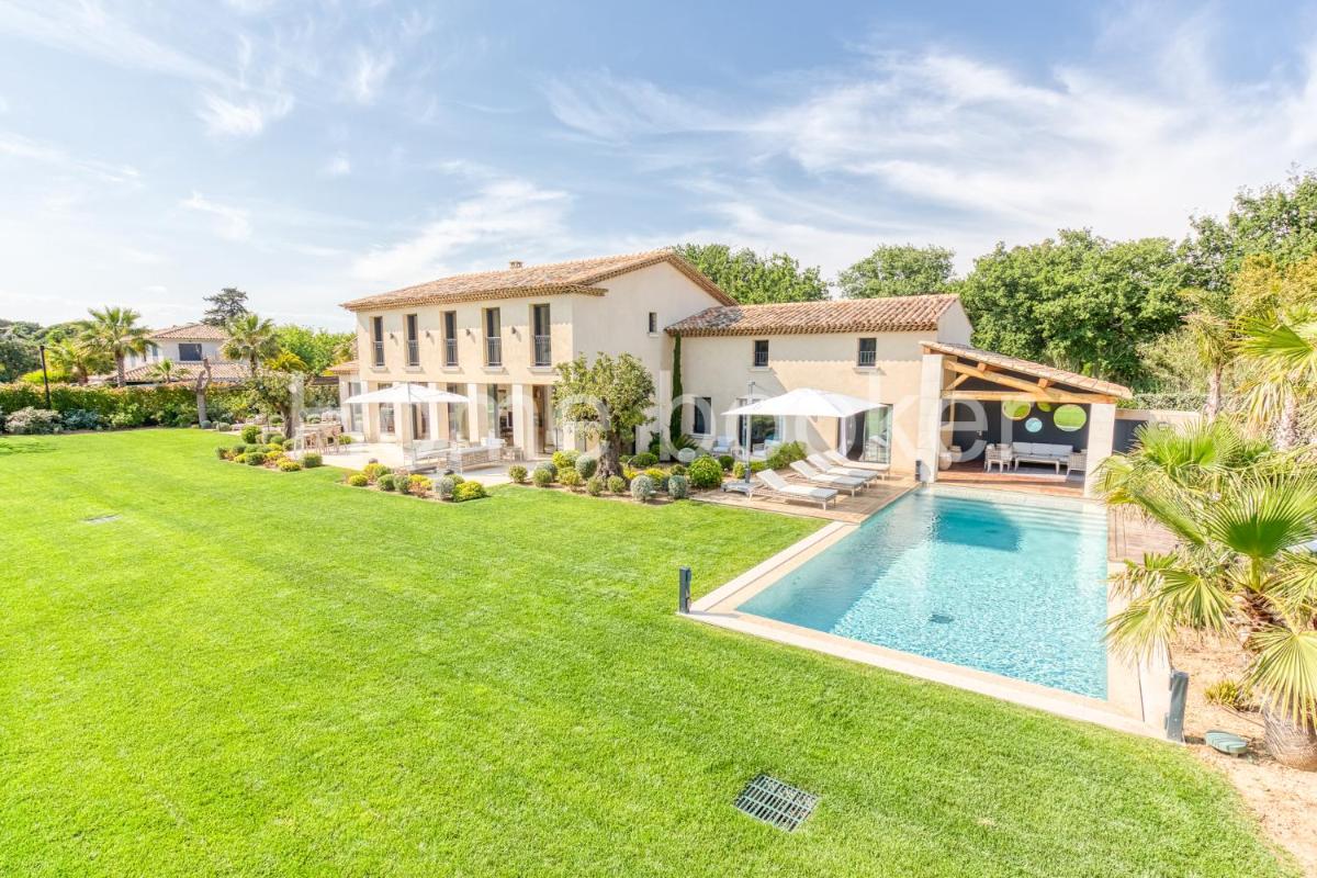 Villa photo 3
