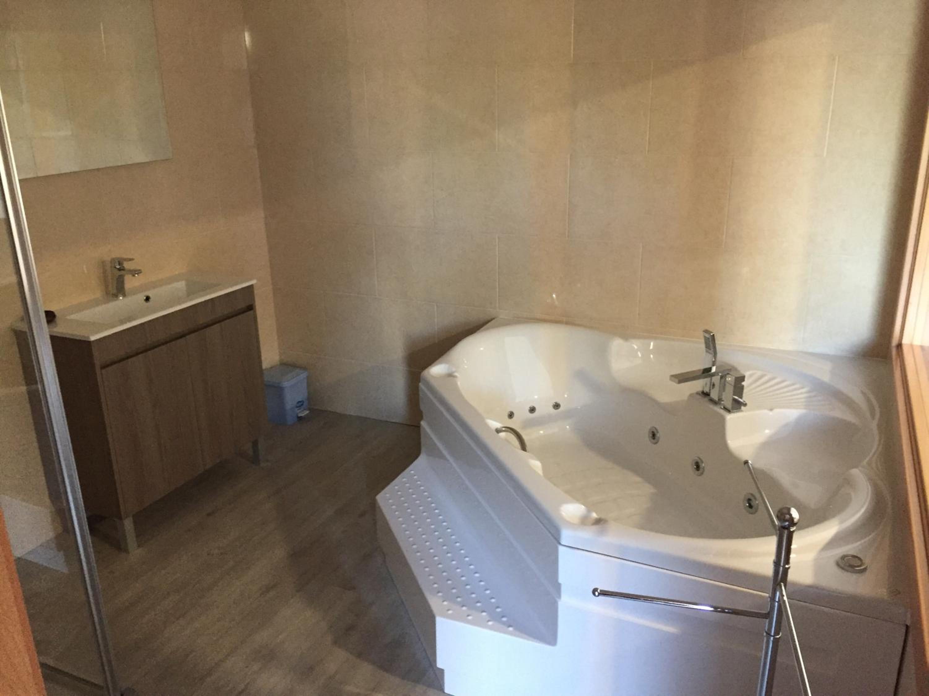 King Room with Spa Bath - Photo 10