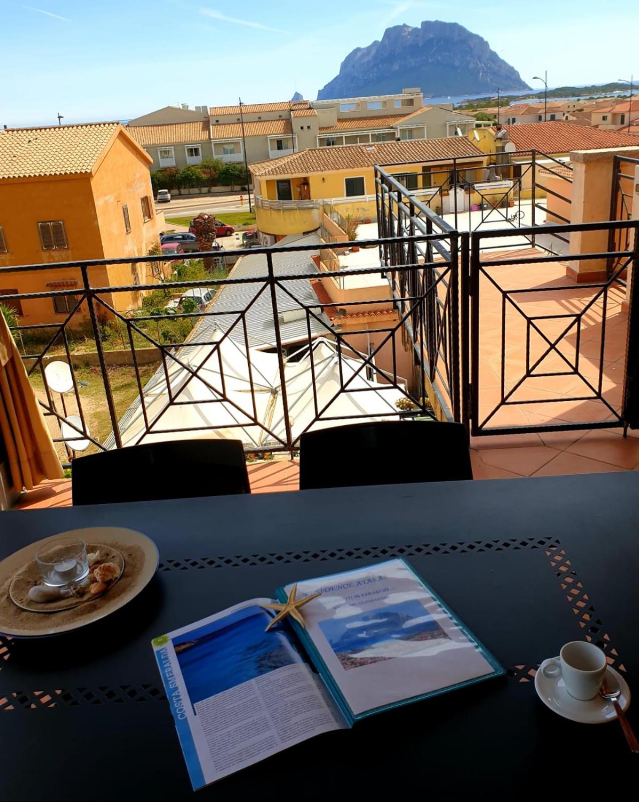 One-Bedroom Apartment with Sea View photo 2