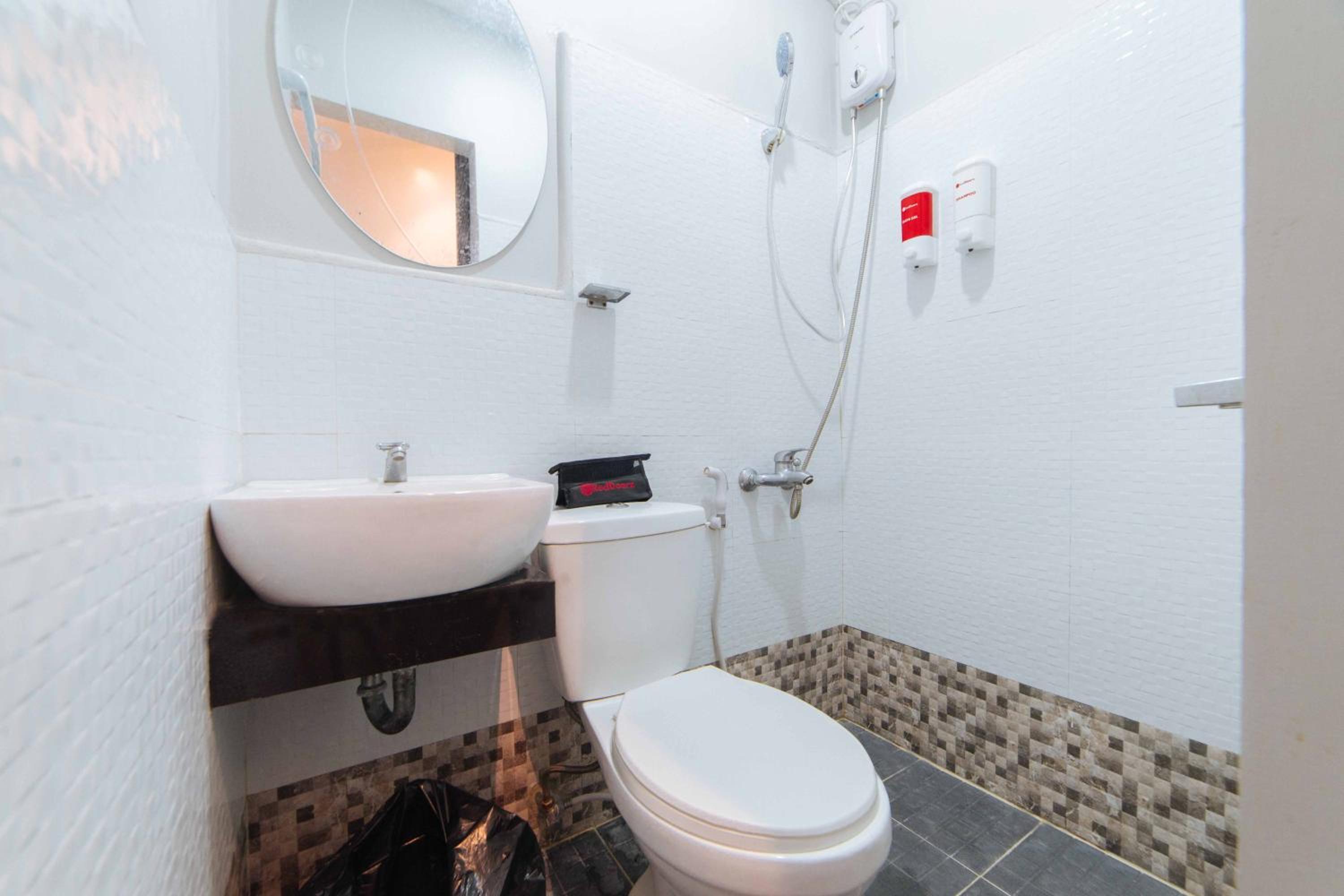 Double Room - Photo 7