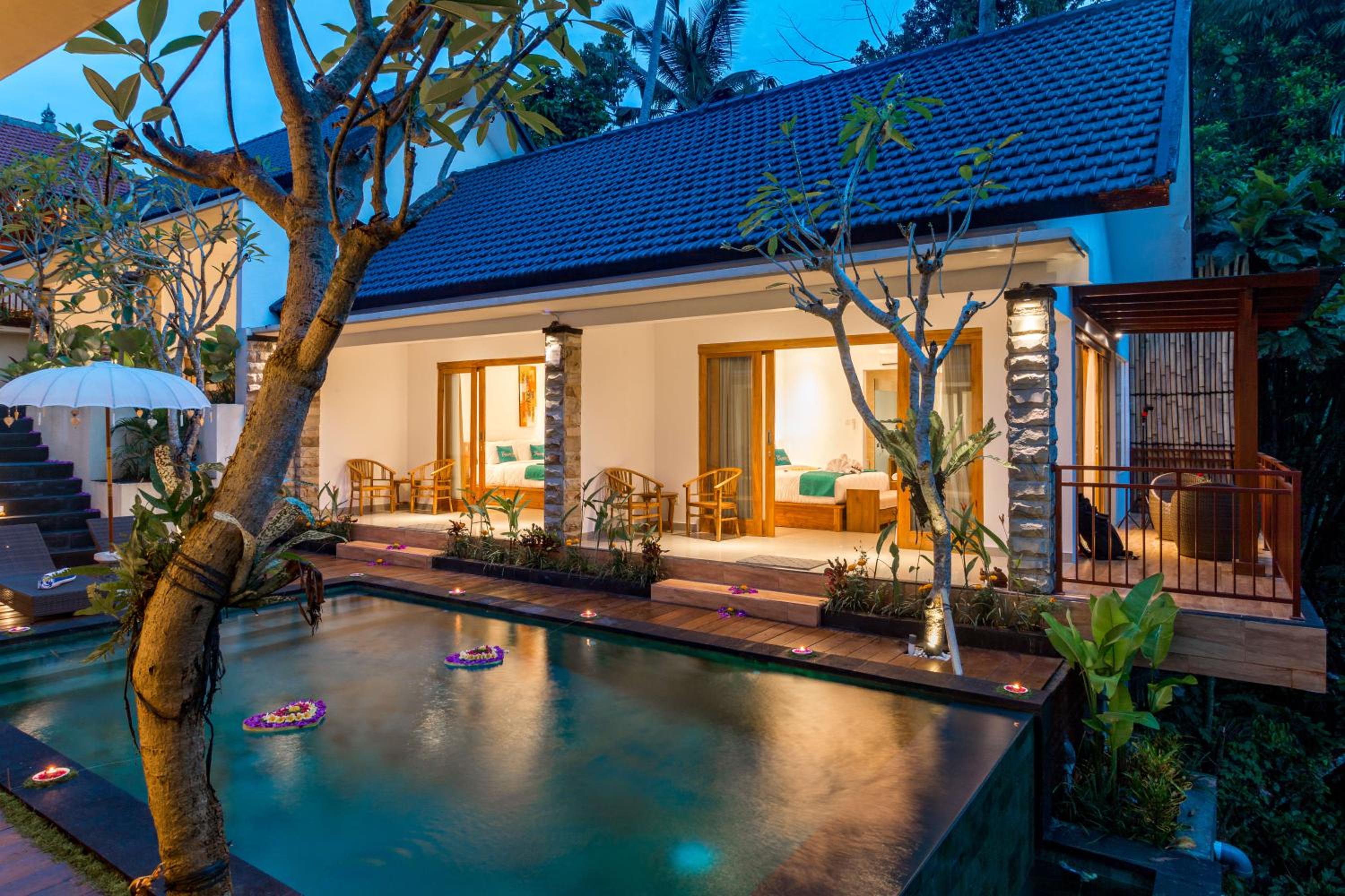 King Suite with Pool View - Photo 8