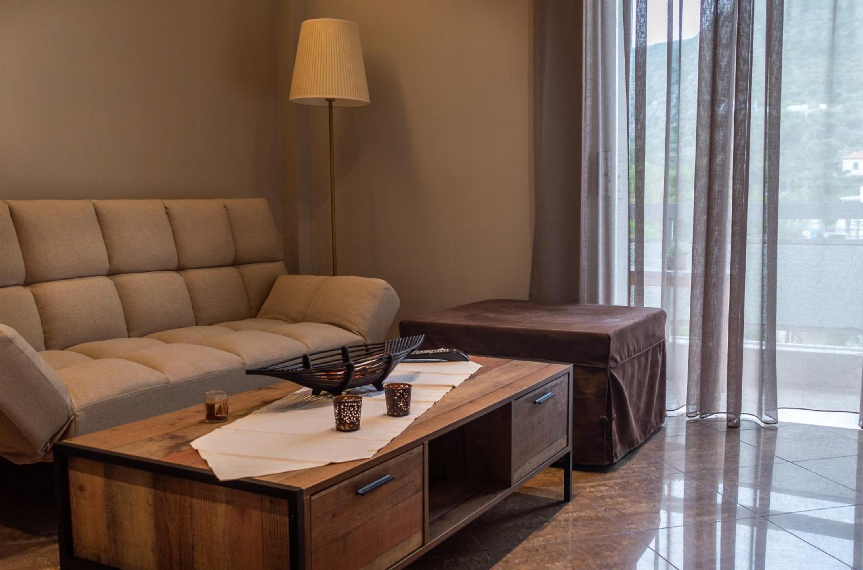 Superior Family Room photo 1