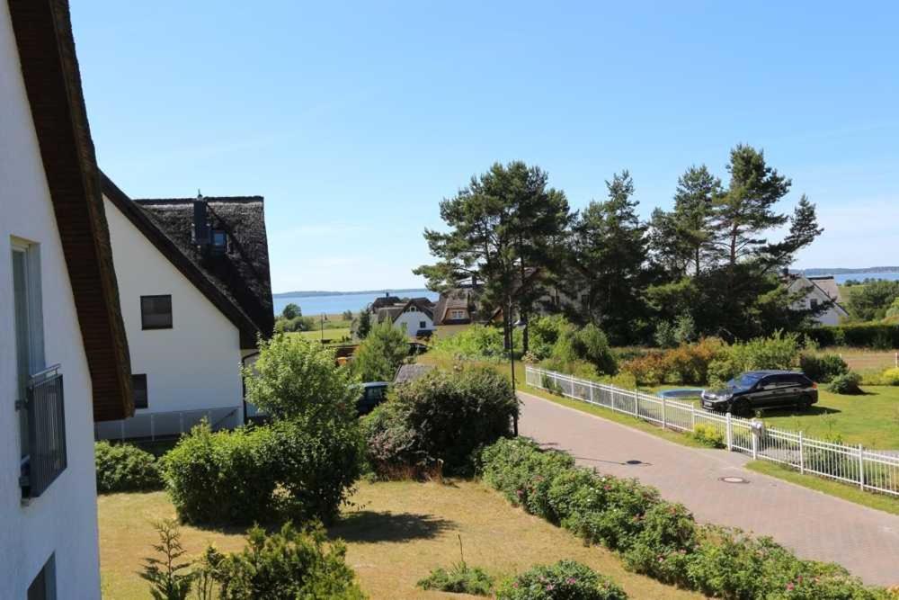 Three-Bedroom Apartment with Balcony photo 3