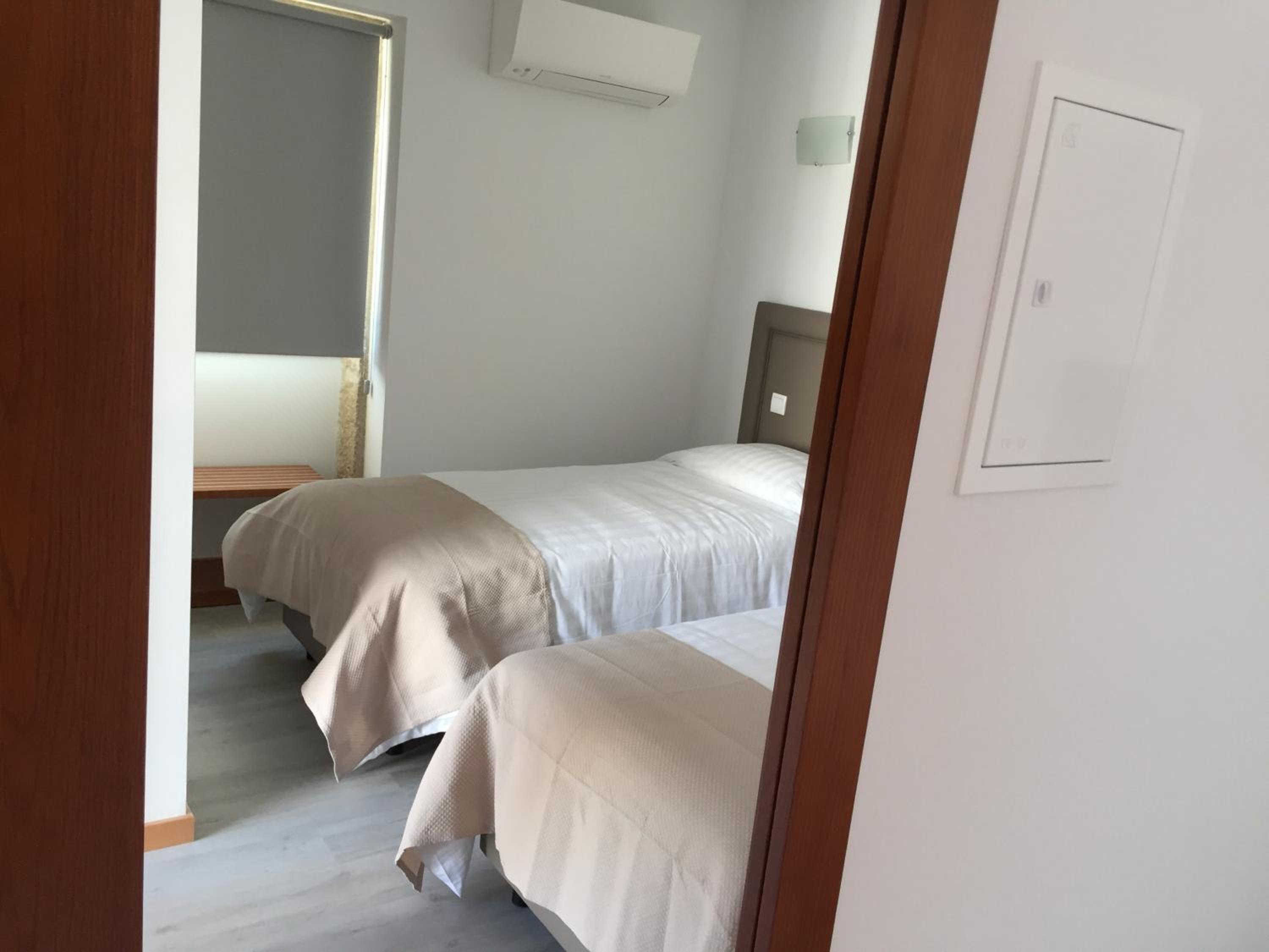 Twin Room with Private Bathroom - Photo 4