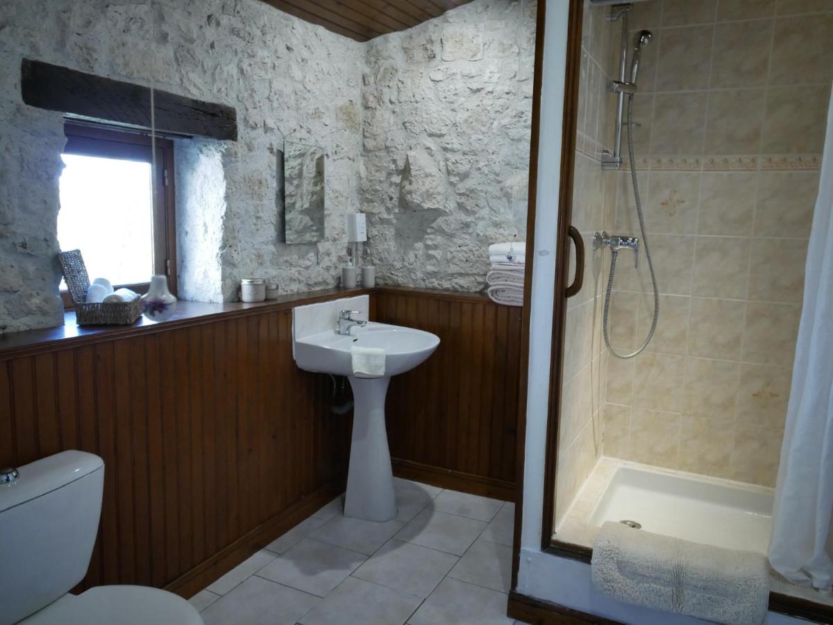 Two-Bedroom House photo 3