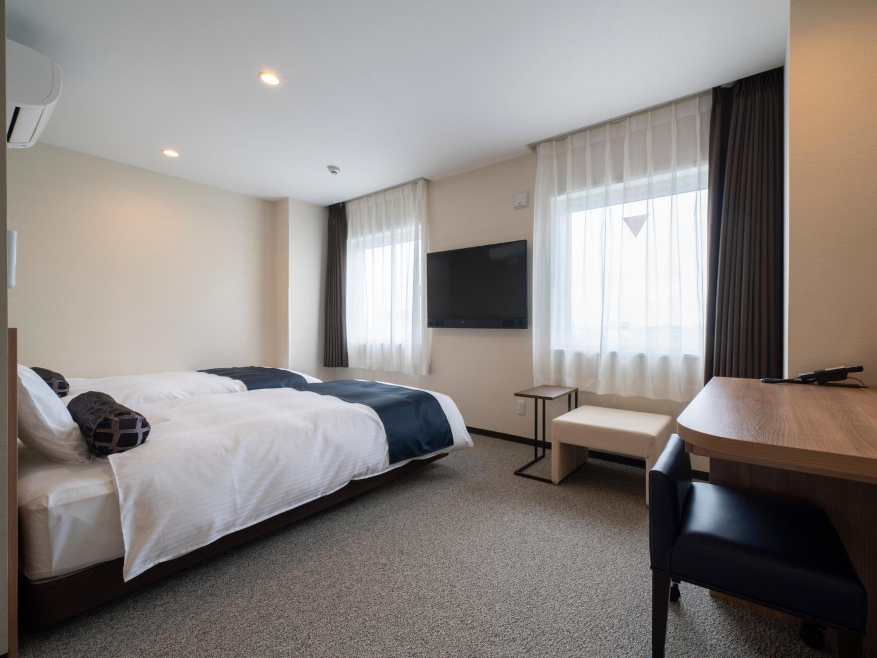 Standard Twin Room - Photo 4