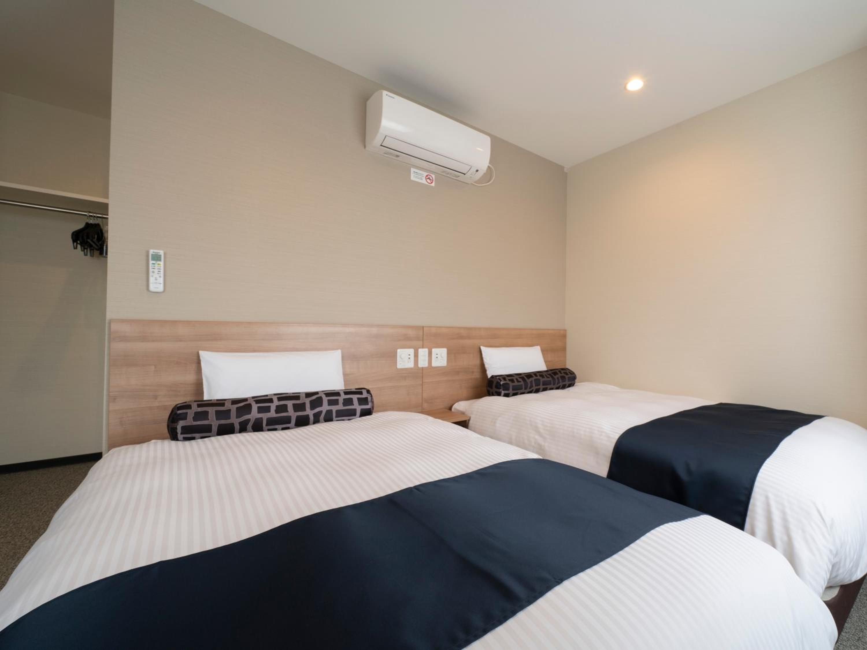 Standard Twin Room - Photo 3