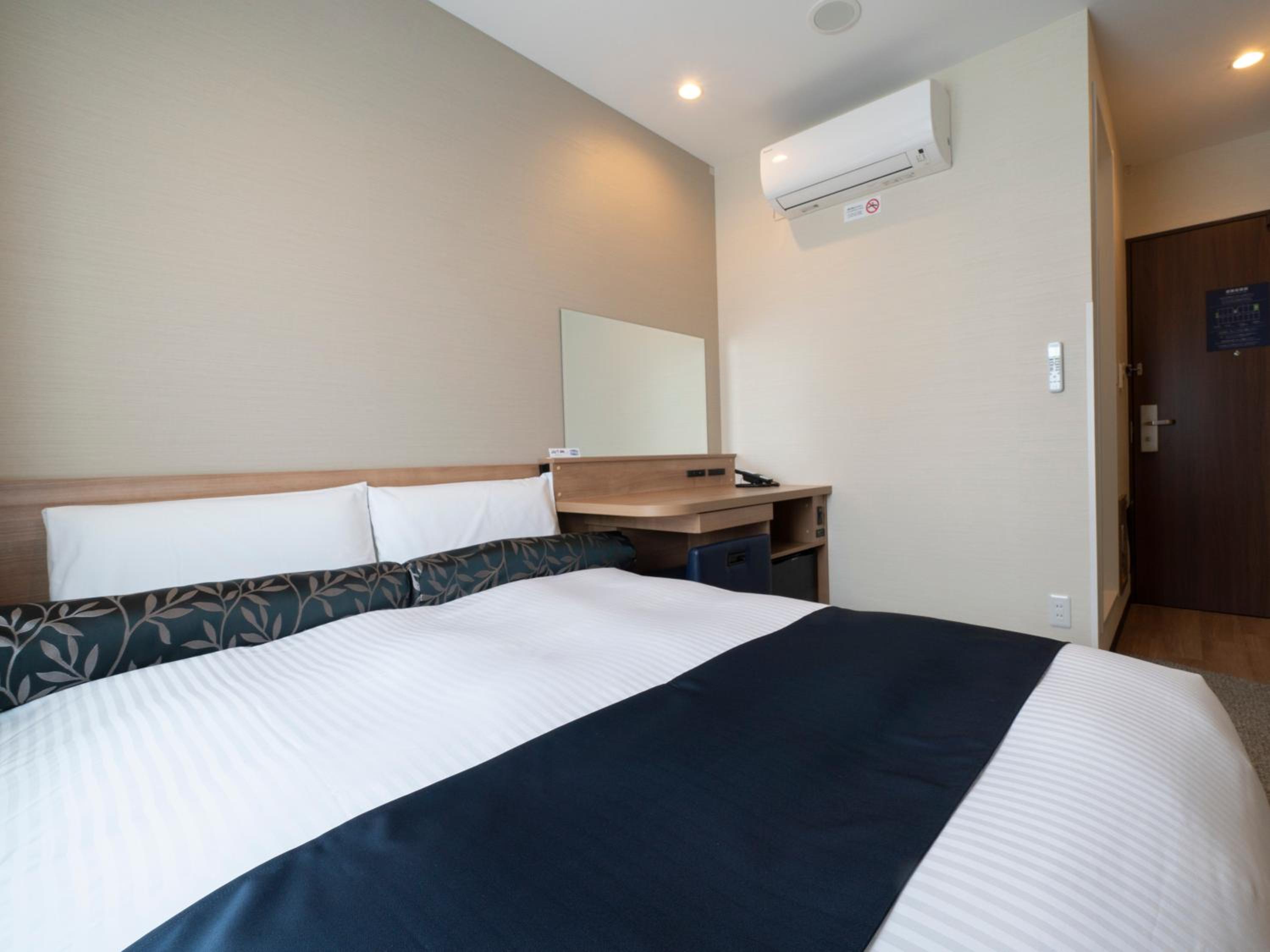 Double Room - Non-Smoking  - Photo 5