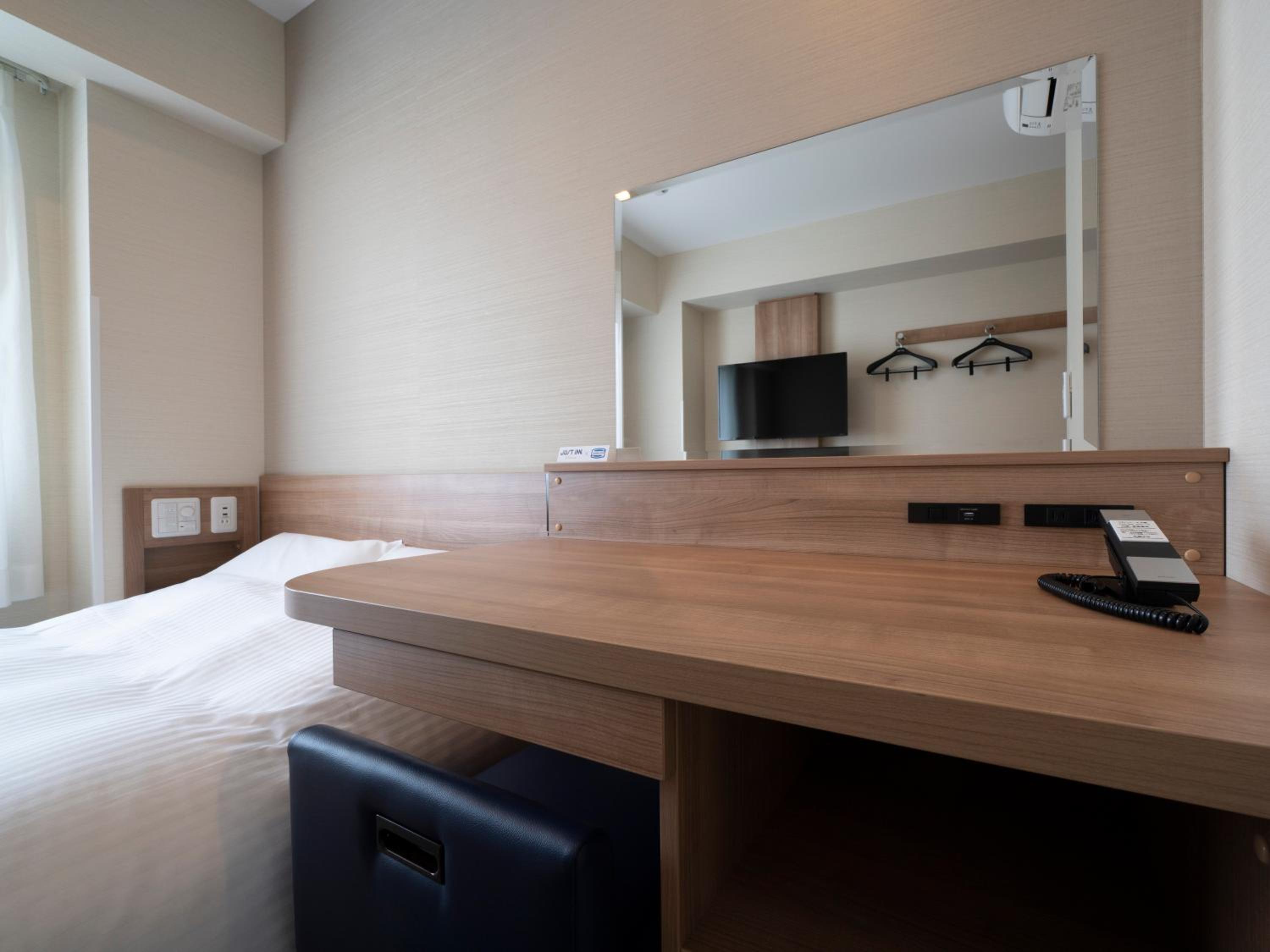 Double Room - Non-Smoking  - Photo 6