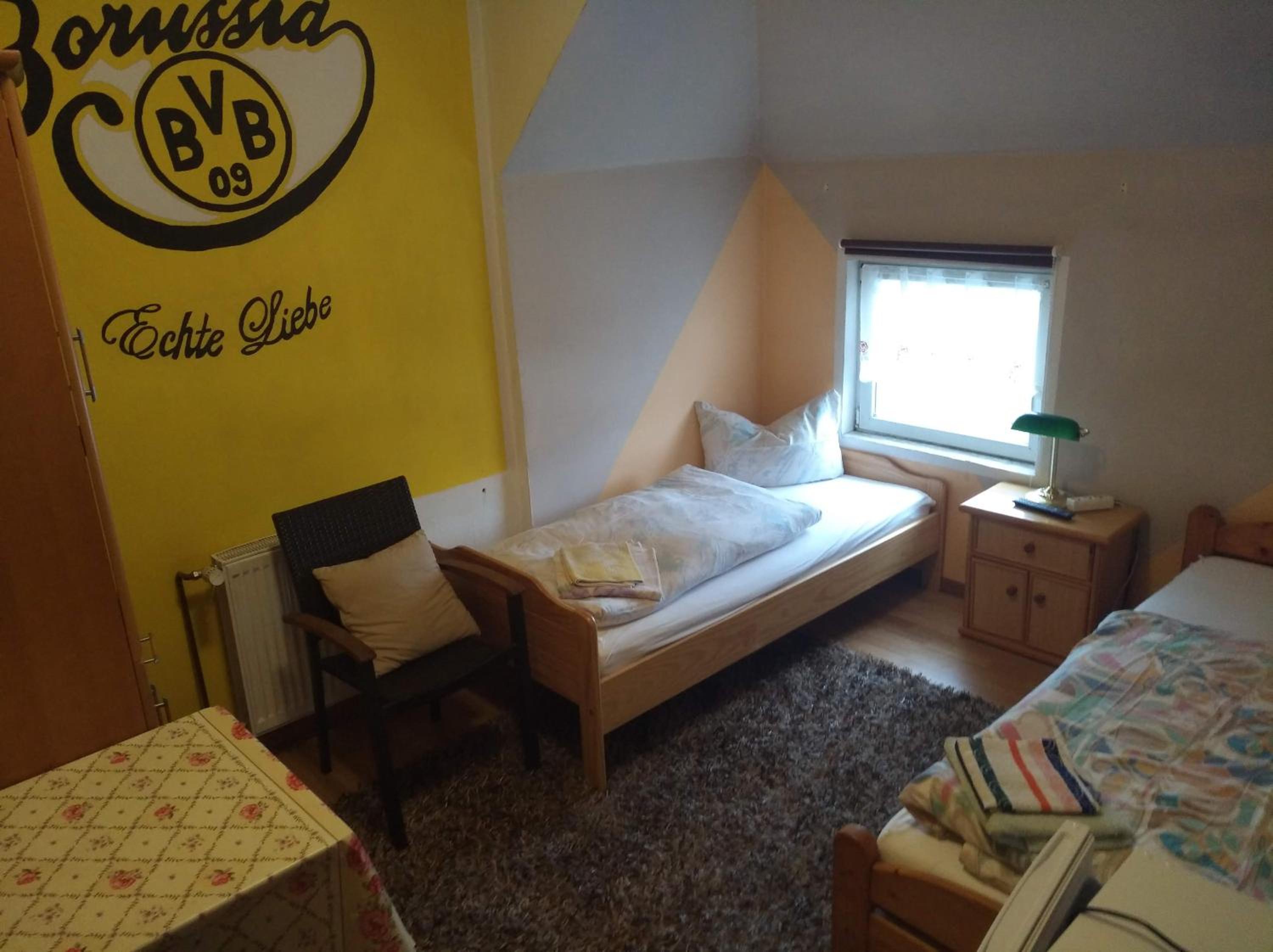 Standard Twin Room - Photo 10