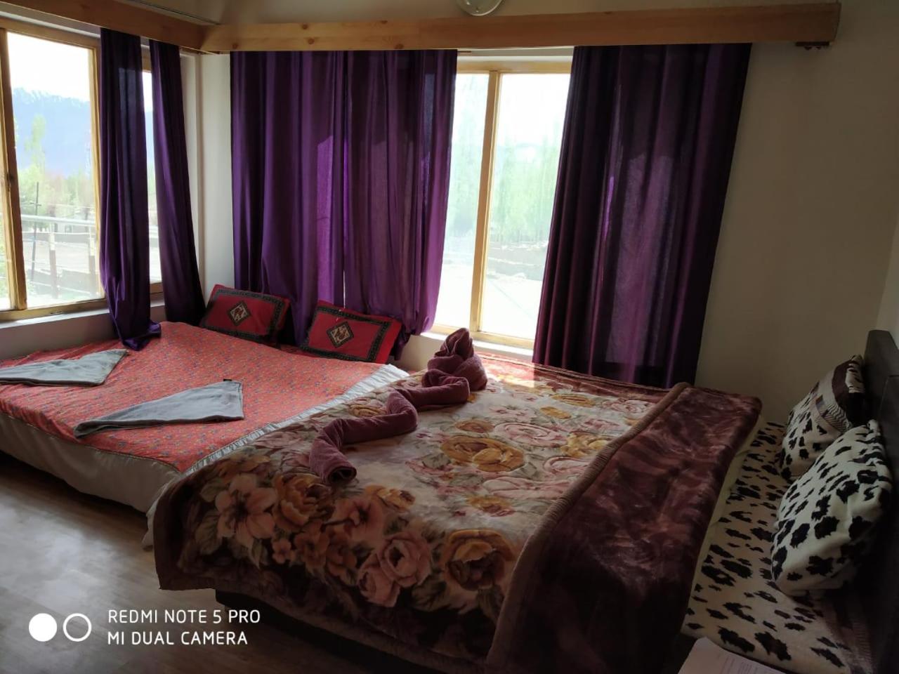 Family Room With Mountain View photo 3