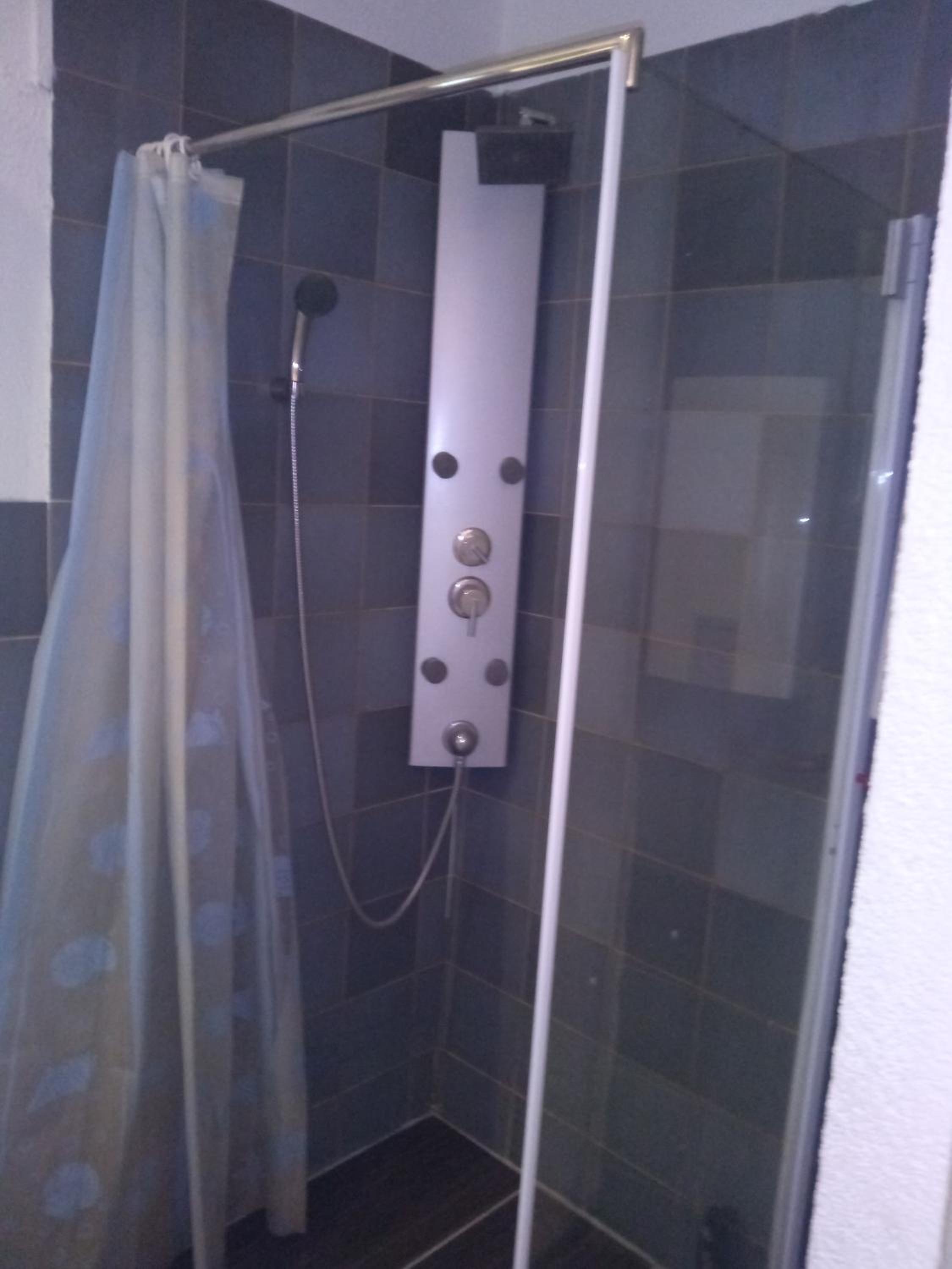 Basic Triple Room with Shared Bathroom photo 3