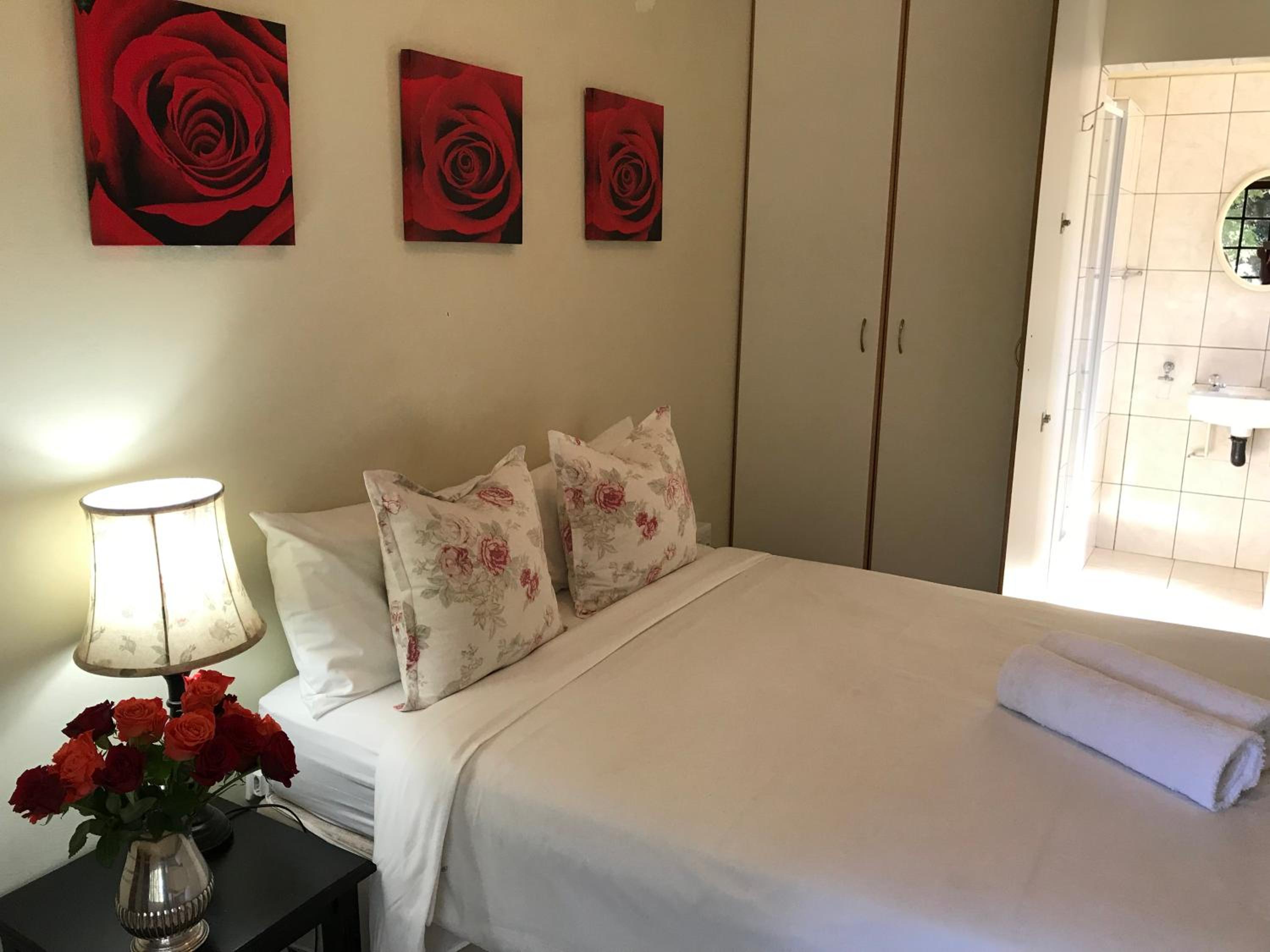 Budget Double Room - Photo 4