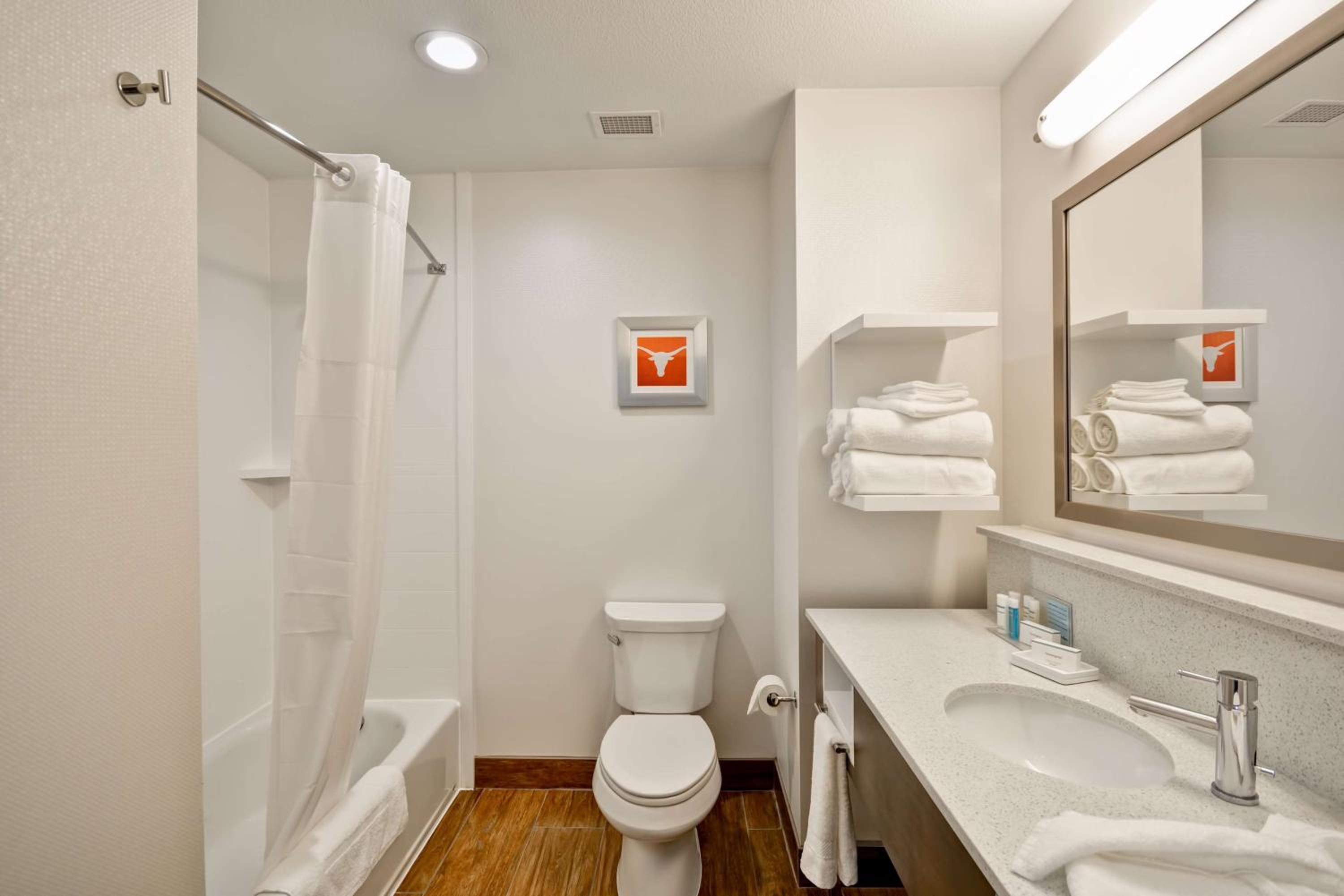 Queen Room with Two Queen Beds - Hearing Access