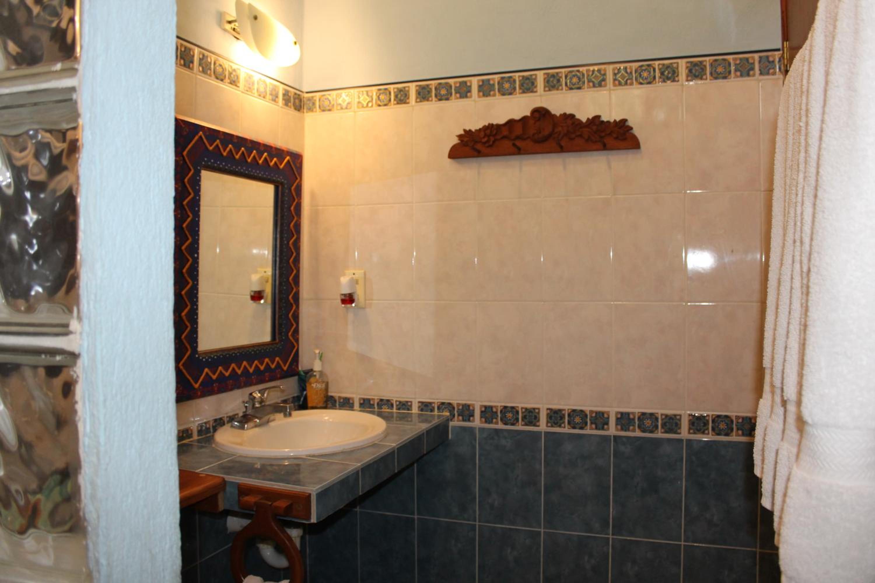 Standard King Room photo 3
