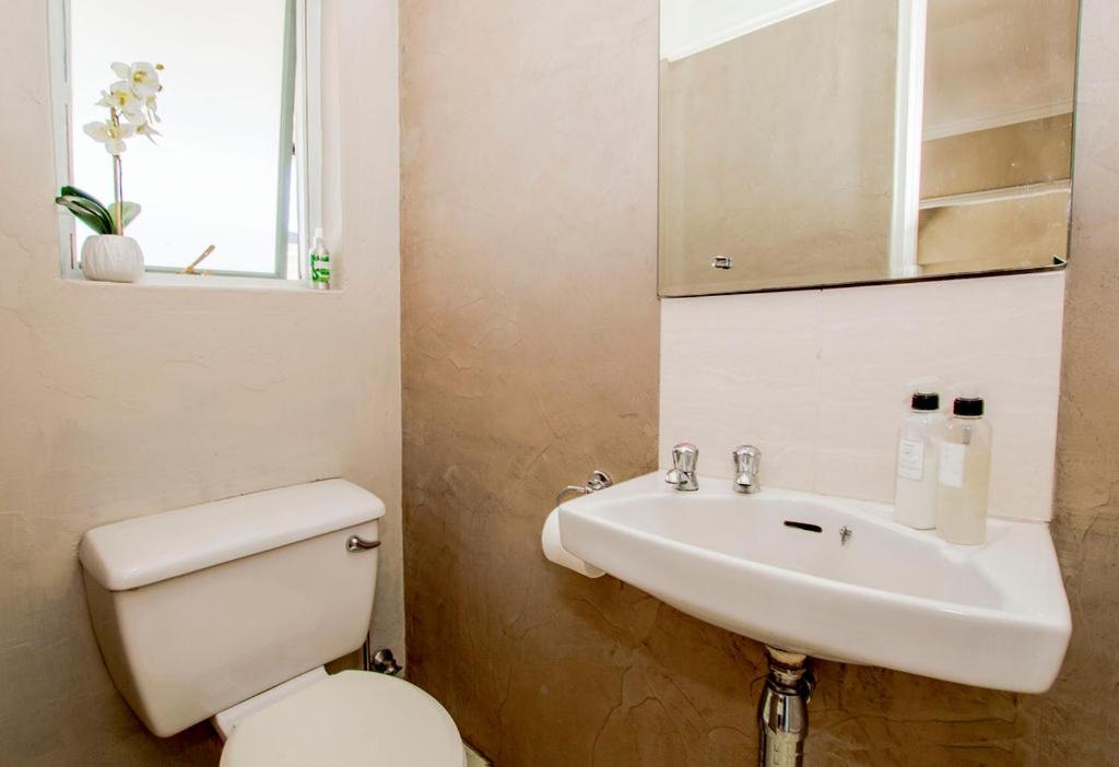 Double Room with Private Bathroom photo 2