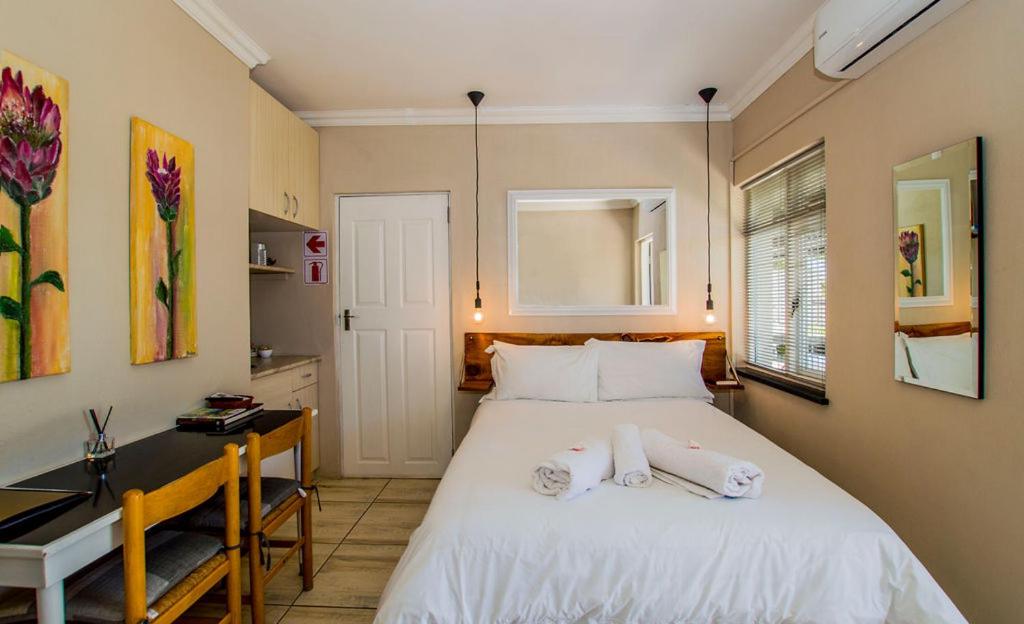 Double Room with Private Bathroom photo 1