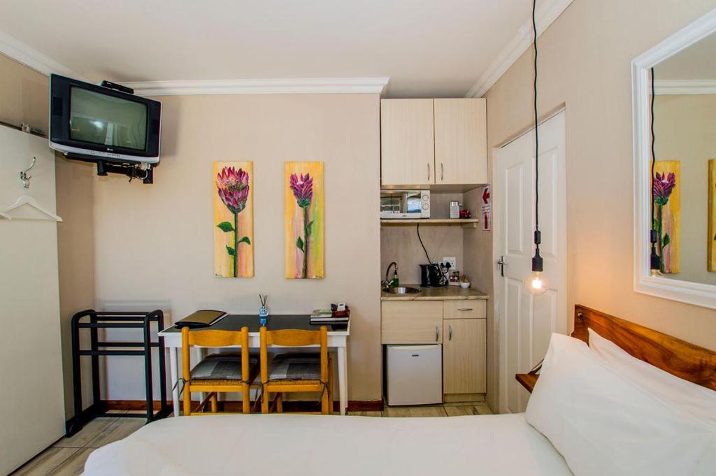 Double Room with Private Bathroom photo 3