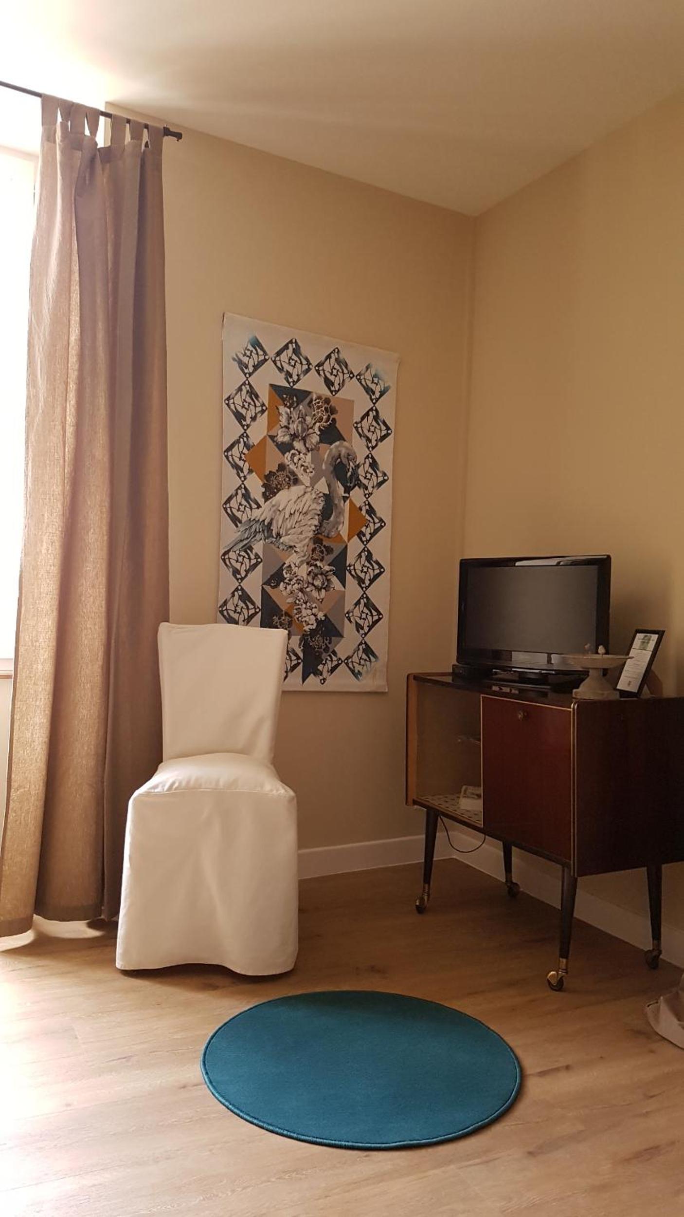 Superior Family Room photo 3