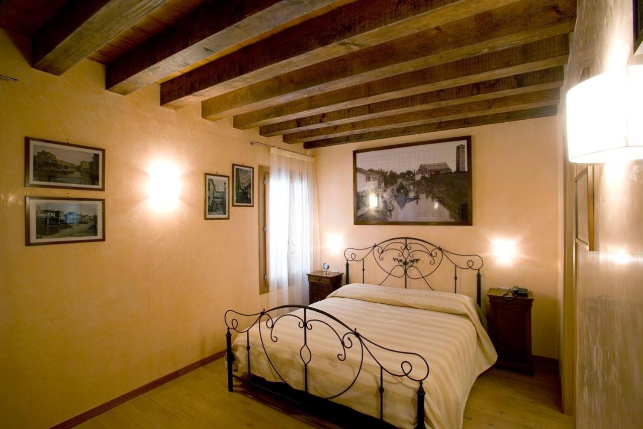 Standard King Room photo 1