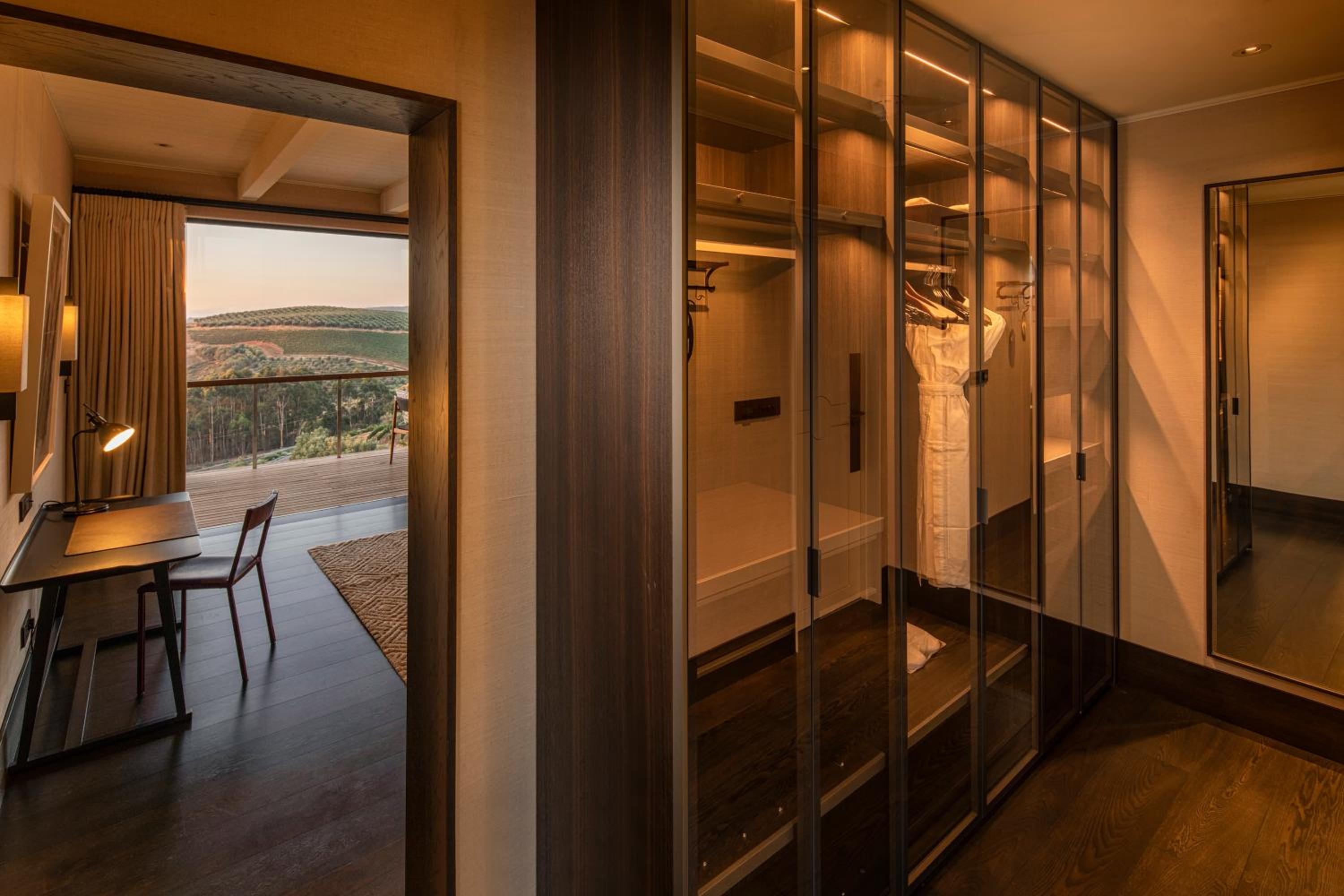 Superior Villa with Vineyard Views - Photo 8