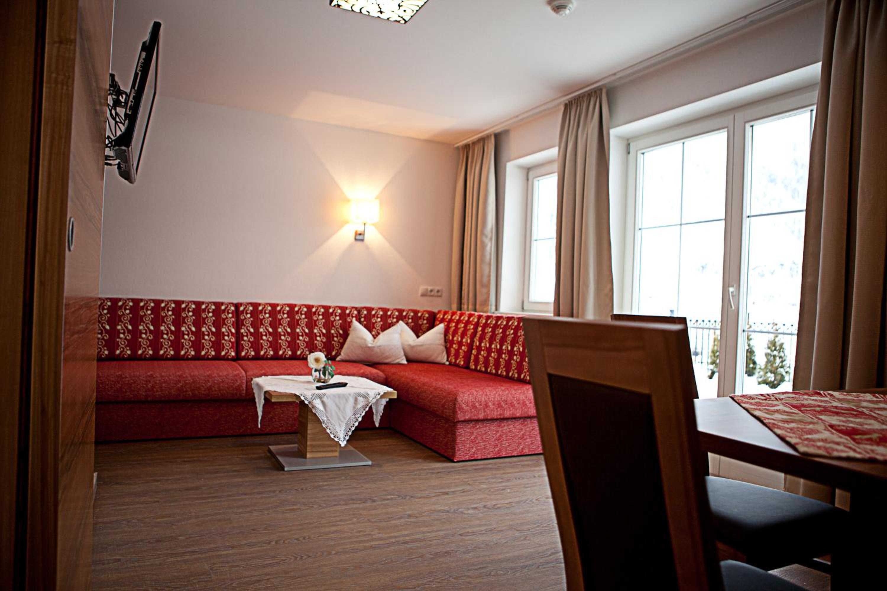 One-Bedroom Apartment with Terrace photo 2