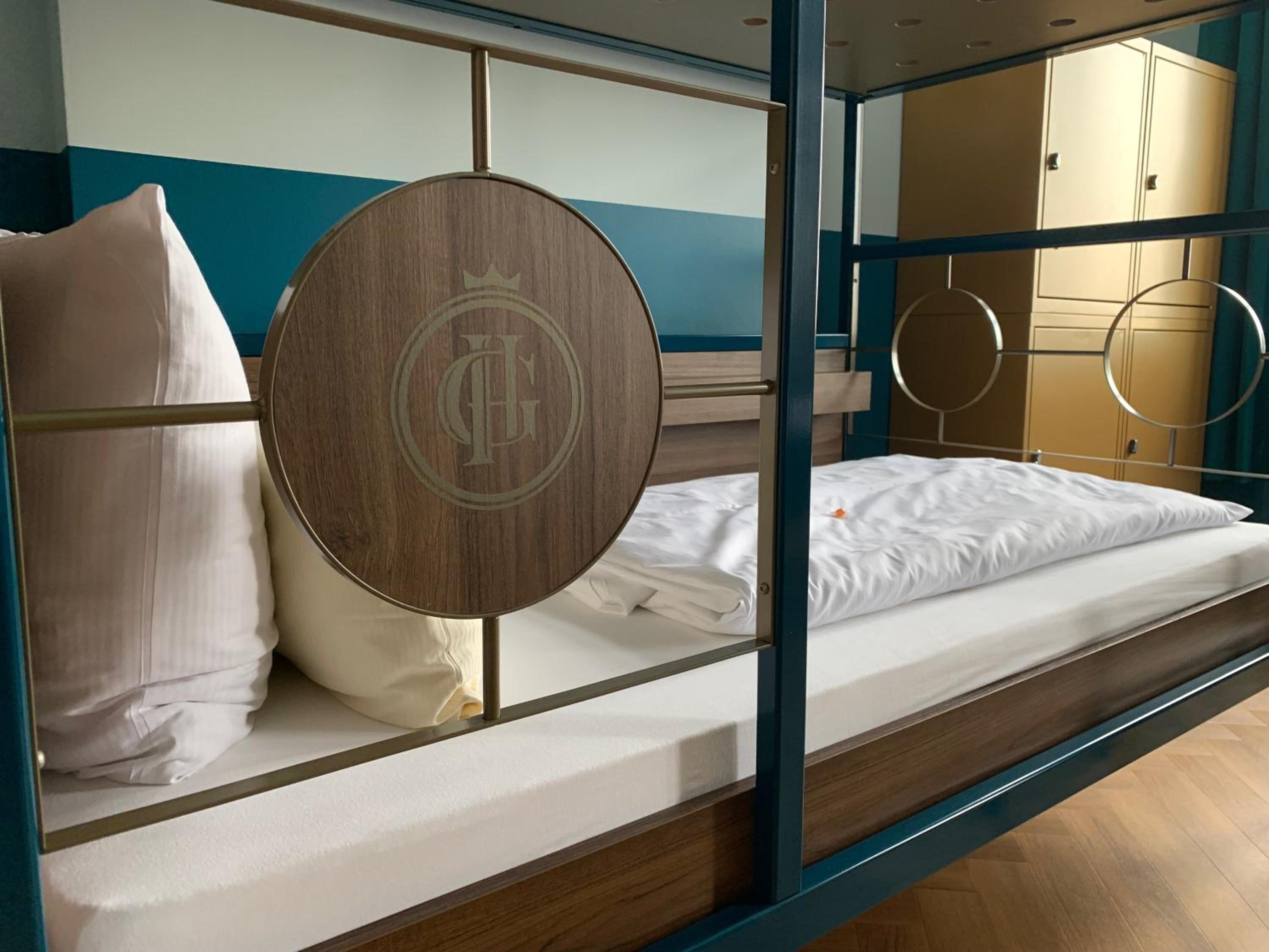 Deluxe 6/7 Beds Dorm shared photo 3