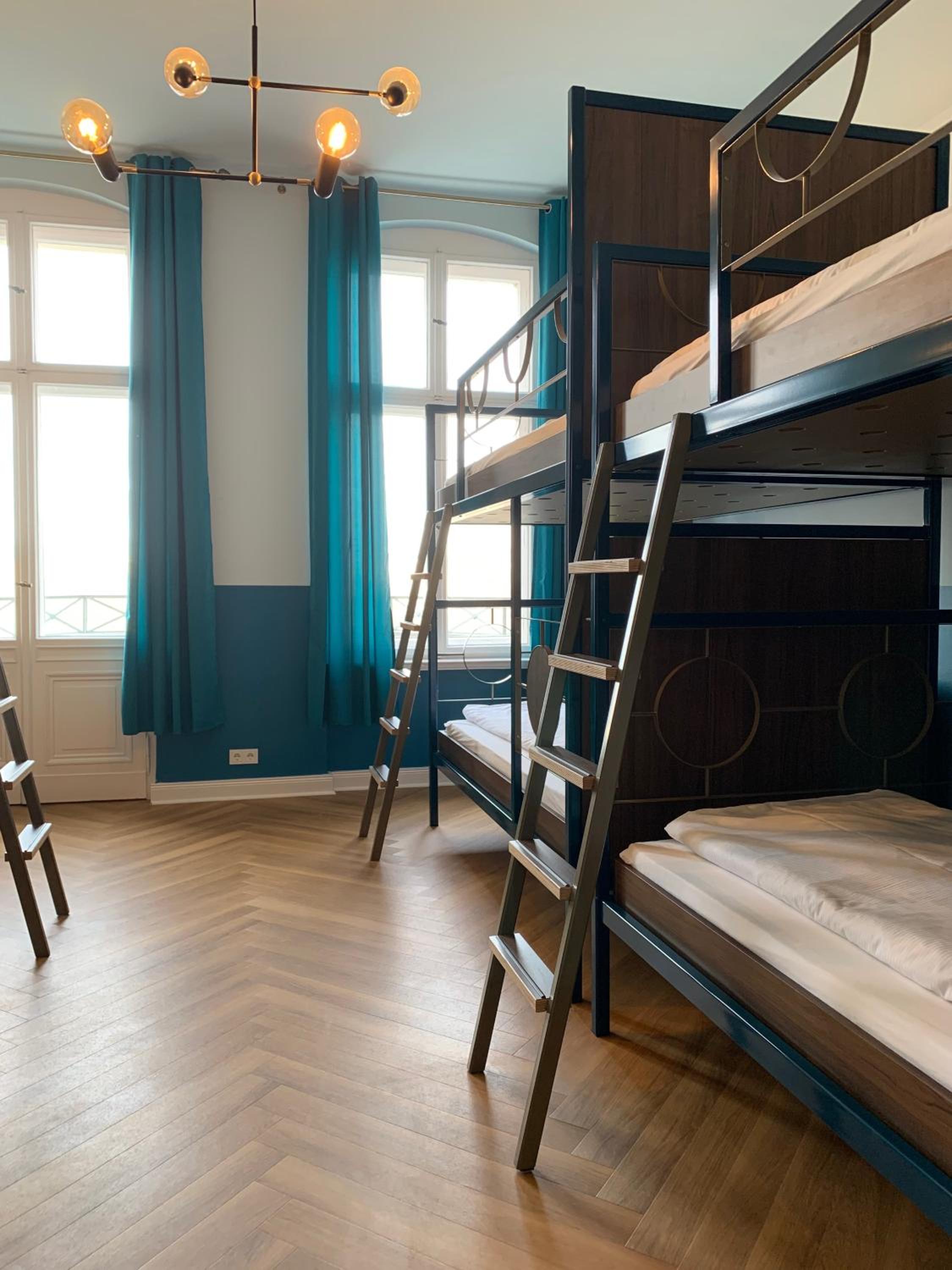 Deluxe 6/7 Beds Dorm shared photo 2