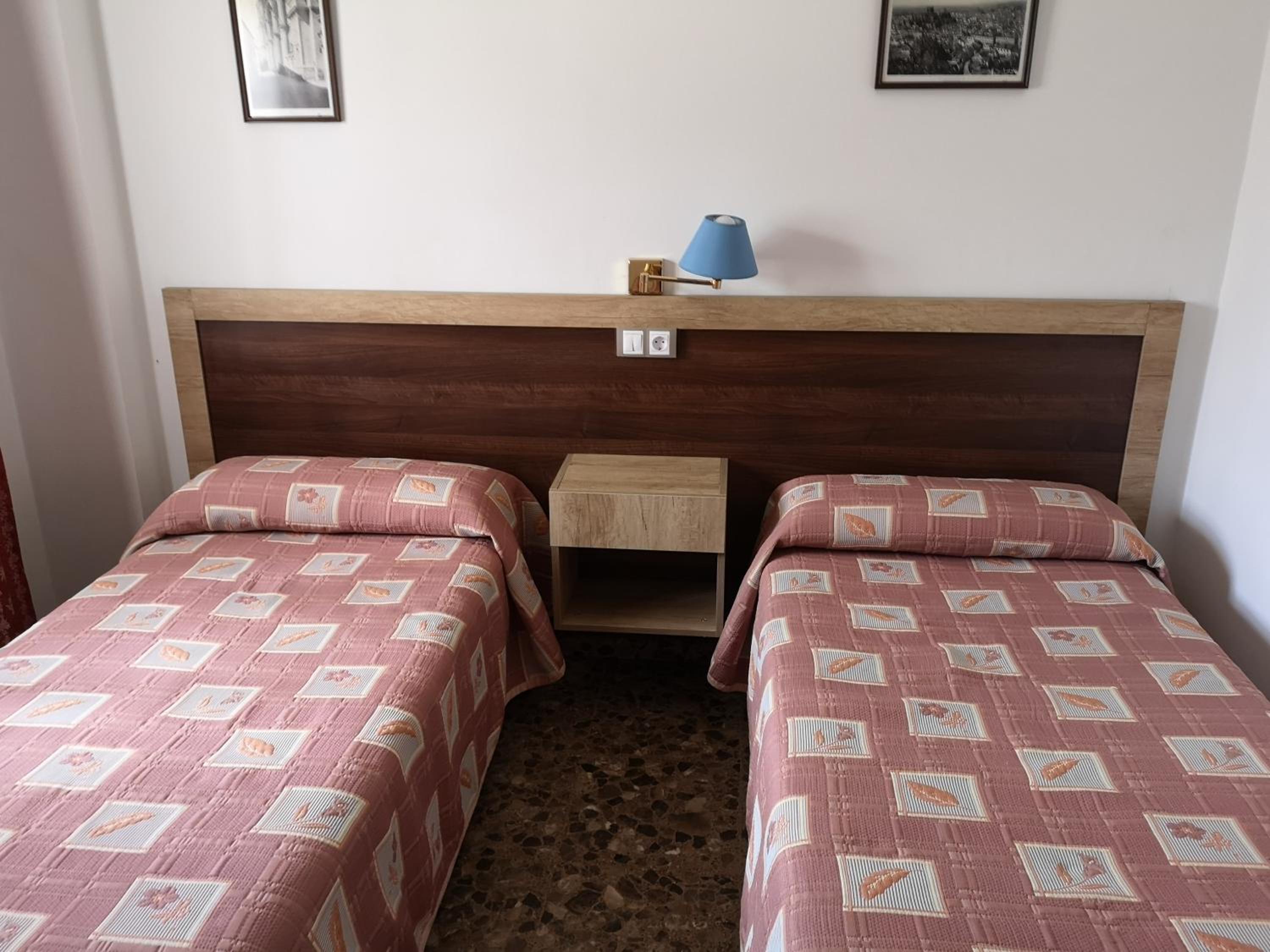 Standard Double Room - Photo 2