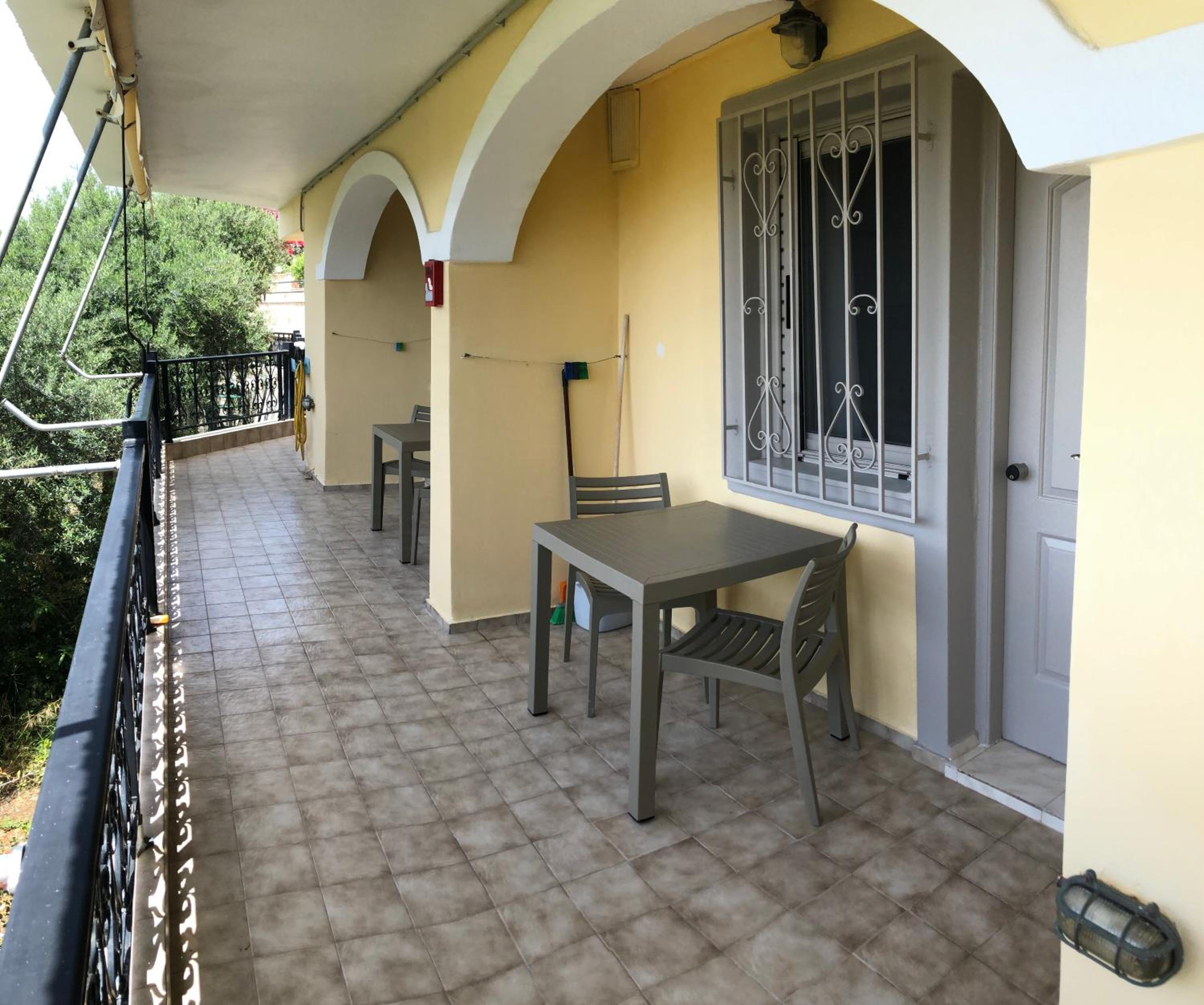 Economy Double or Twin Room with Partial Sea View - Photo 4